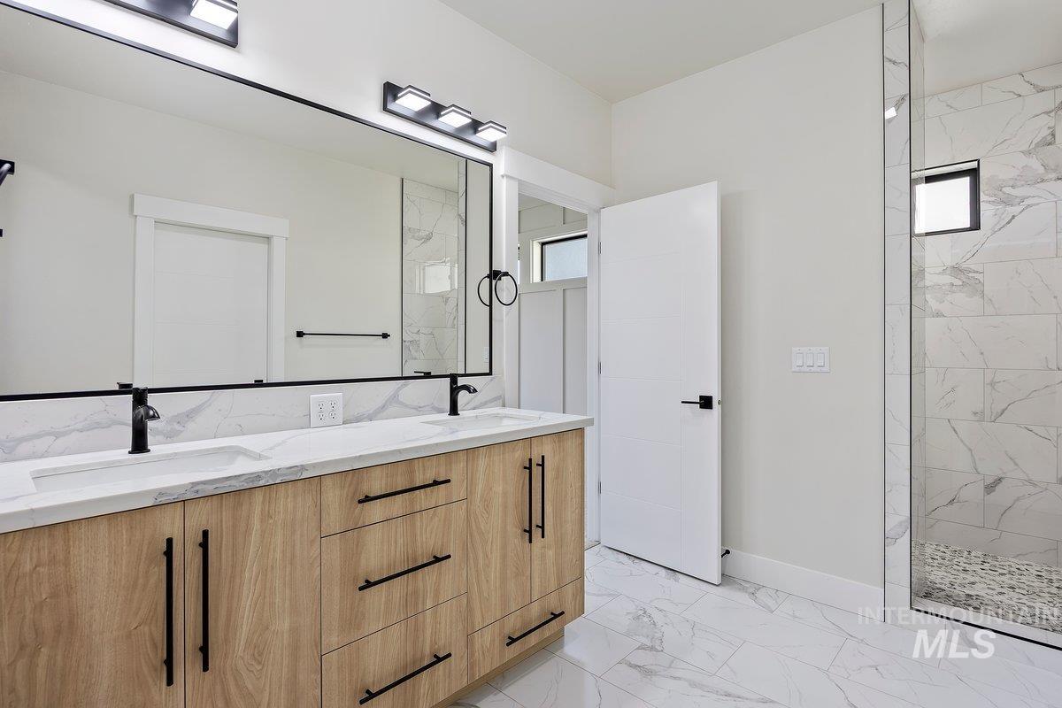 517 Canyon Falls Dr., Twin Falls, Idaho 83301, 3 Bedrooms, 2.5 Bathrooms, Residential For Sale, Price $545,000,MLS 98975573