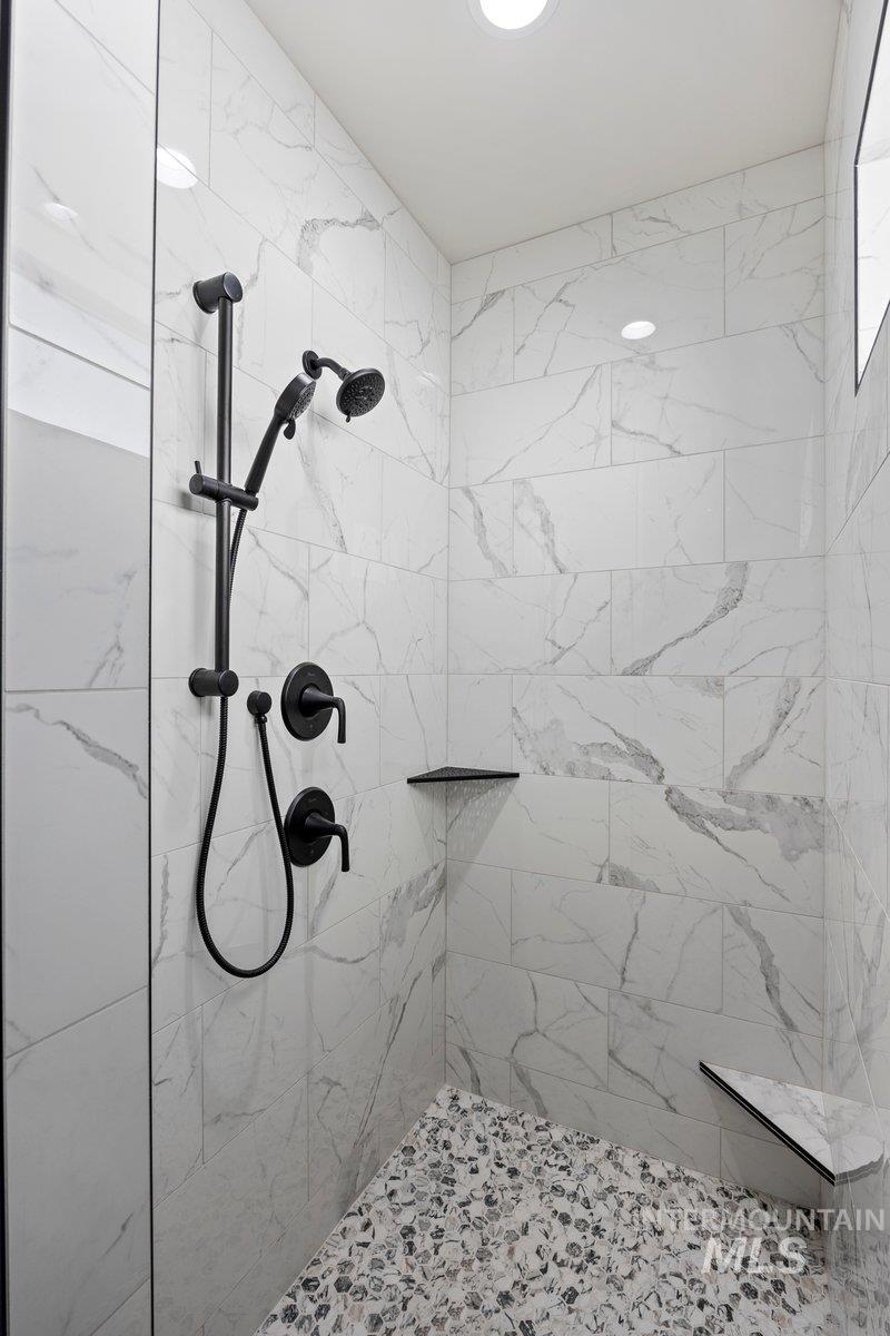 517 Canyon Falls Dr., Twin Falls, Idaho 83301, 3 Bedrooms, 2.5 Bathrooms, Residential For Sale, Price $545,000,MLS 98975573