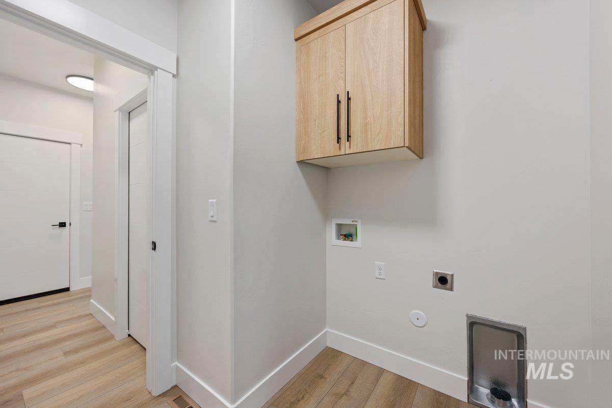 517 Canyon Falls Dr., Twin Falls, Idaho 83301, 3 Bedrooms, 2.5 Bathrooms, Residential For Sale, Price $545,000,MLS 98975573