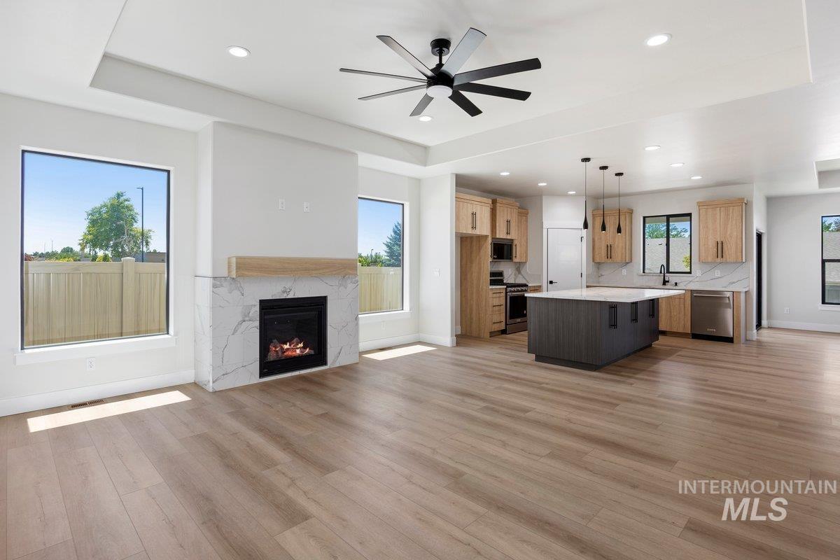 517 Canyon Falls Dr., Twin Falls, Idaho 83301, 3 Bedrooms, 2.5 Bathrooms, Residential For Sale, Price $545,000,MLS 98975573