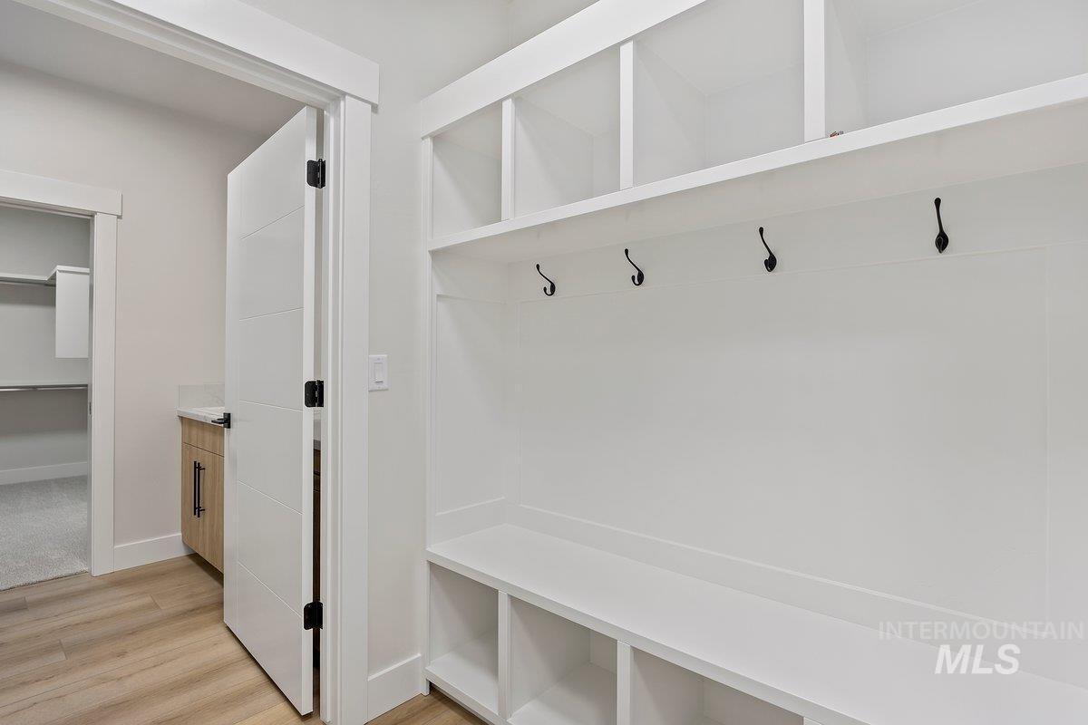 517 Canyon Falls Dr., Twin Falls, Idaho 83301, 3 Bedrooms, 2.5 Bathrooms, Residential For Sale, Price $545,000,MLS 98975573