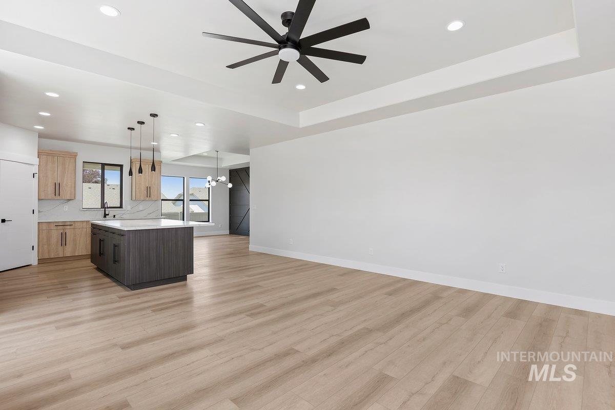 517 Canyon Falls Dr., Twin Falls, Idaho 83301, 3 Bedrooms, 2.5 Bathrooms, Residential For Sale, Price $545,000,MLS 98975573