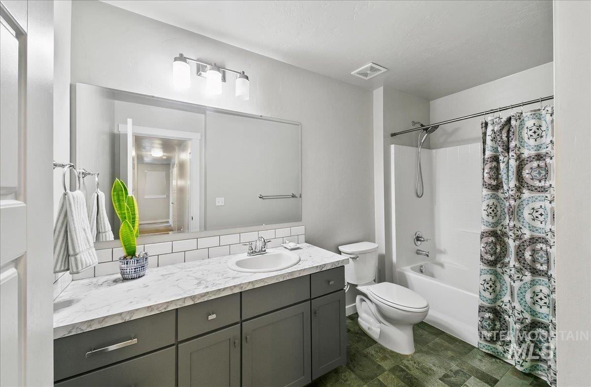 221 E Ensenada Drive, Meridian, Idaho 83642, 4 Bedrooms, 2.5 Bathrooms, Residential For Sale, Price $617,000,MLS 98975577