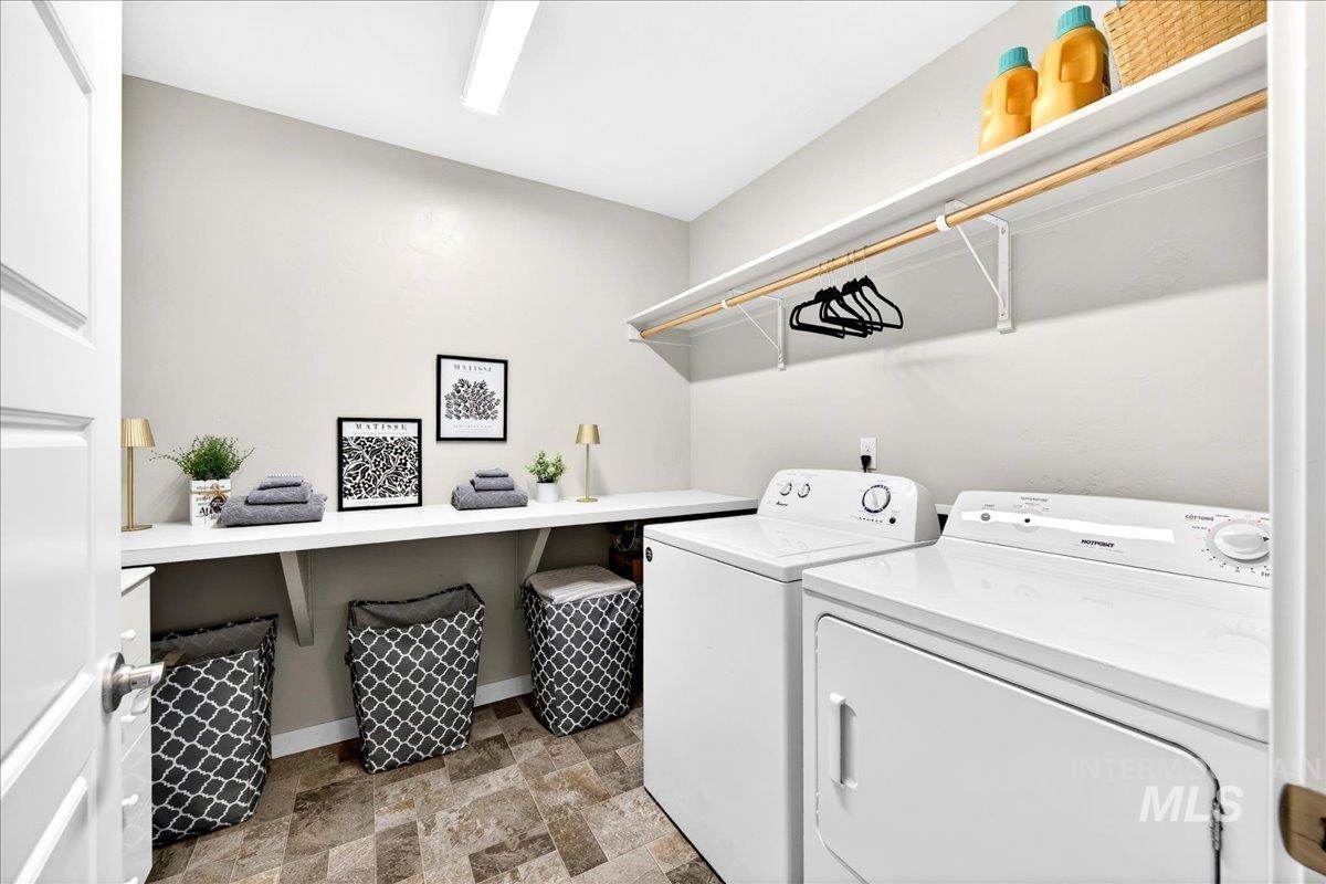 221 E Ensenada Drive, Meridian, Idaho 83646, 4 Bedrooms, 2.5 Bathrooms, Residential For Sale, Price $617,000,MLS 98975577