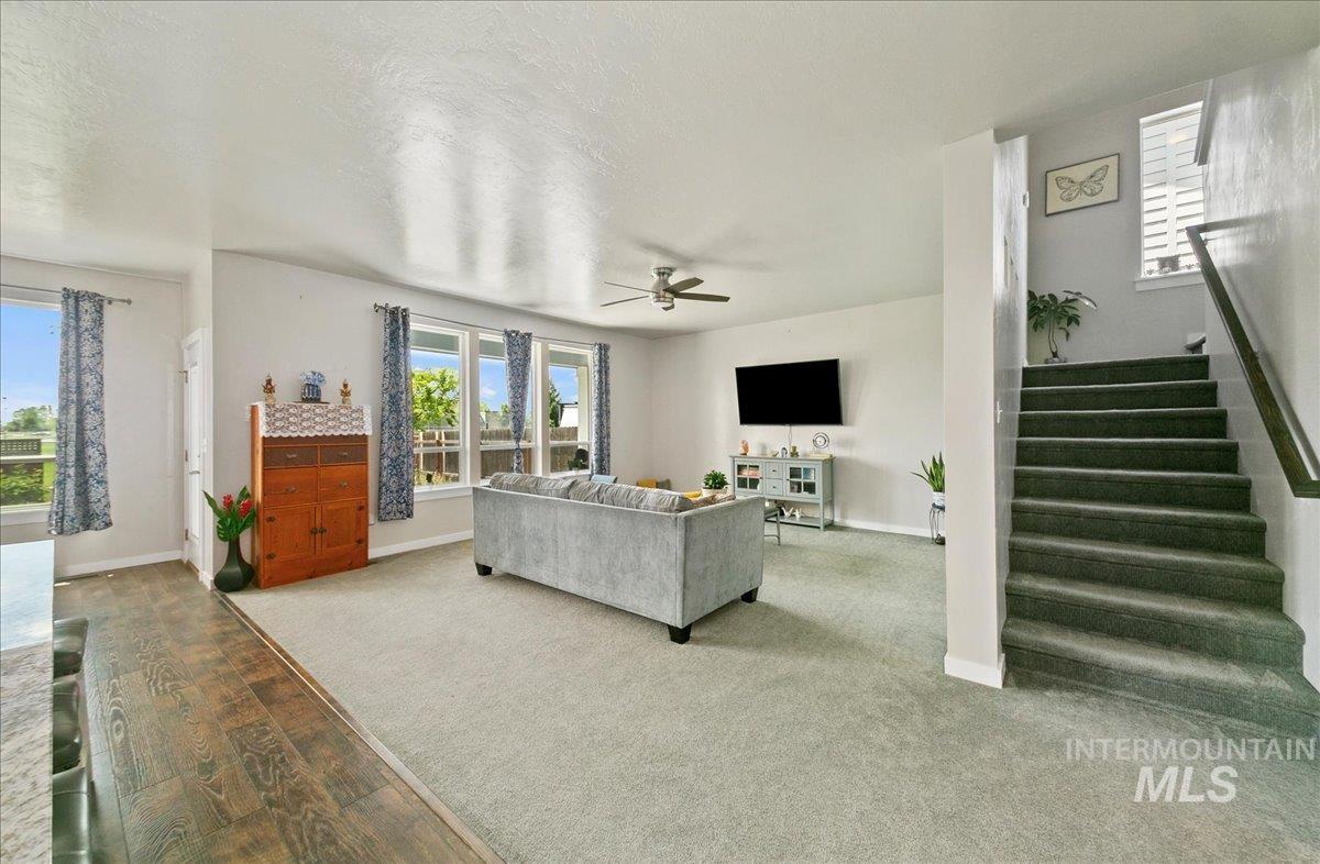 221 E Ensenada Drive, Meridian, Idaho 83642, 4 Bedrooms, 2.5 Bathrooms, Residential For Sale, Price $617,000,MLS 98975577