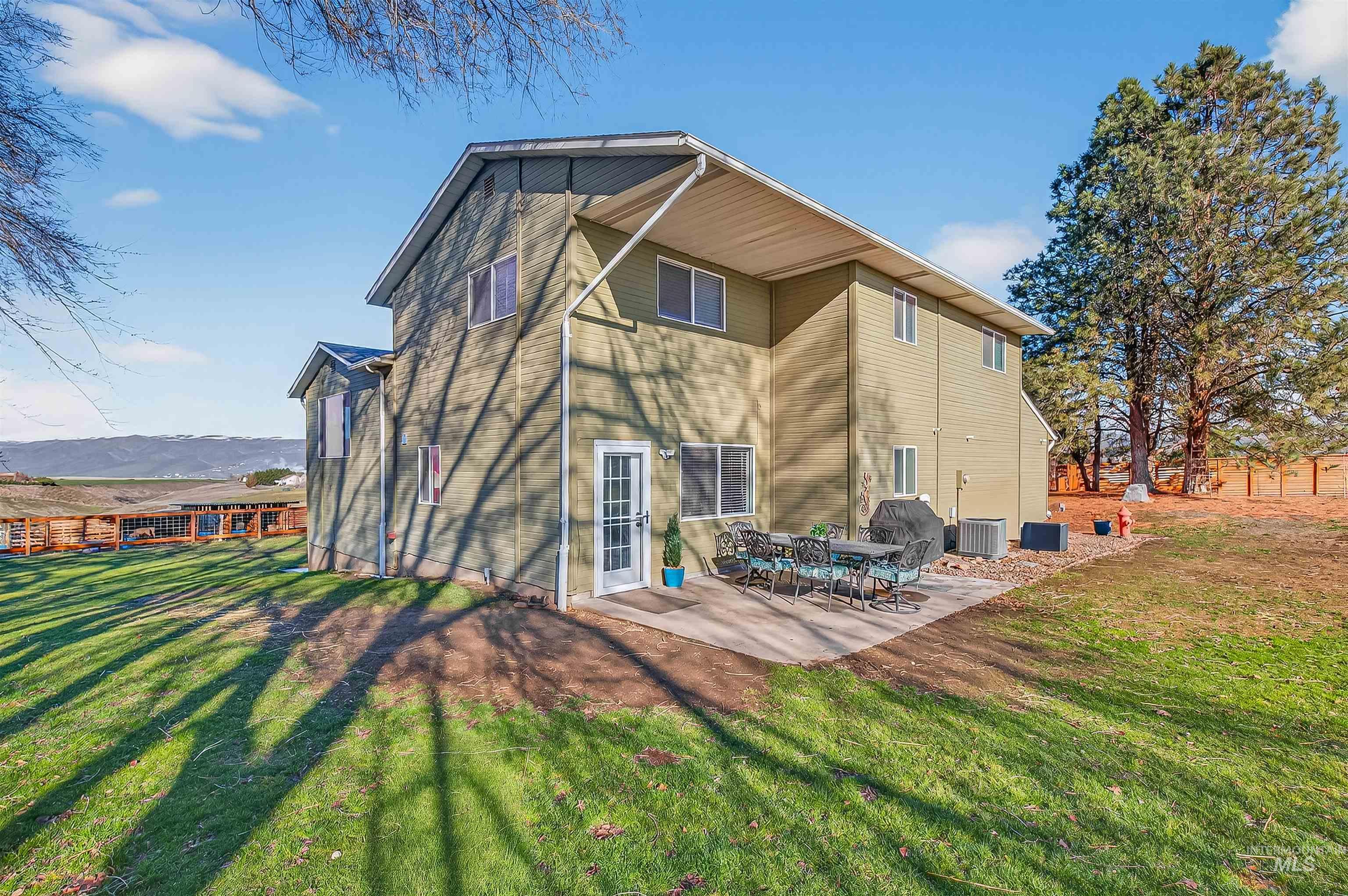 7104 Hepton Ln, Lewiston, Idaho 83501, 3 Bedrooms, 3 Bathrooms, Residential For Sale, Price $729,900,MLS 98975578