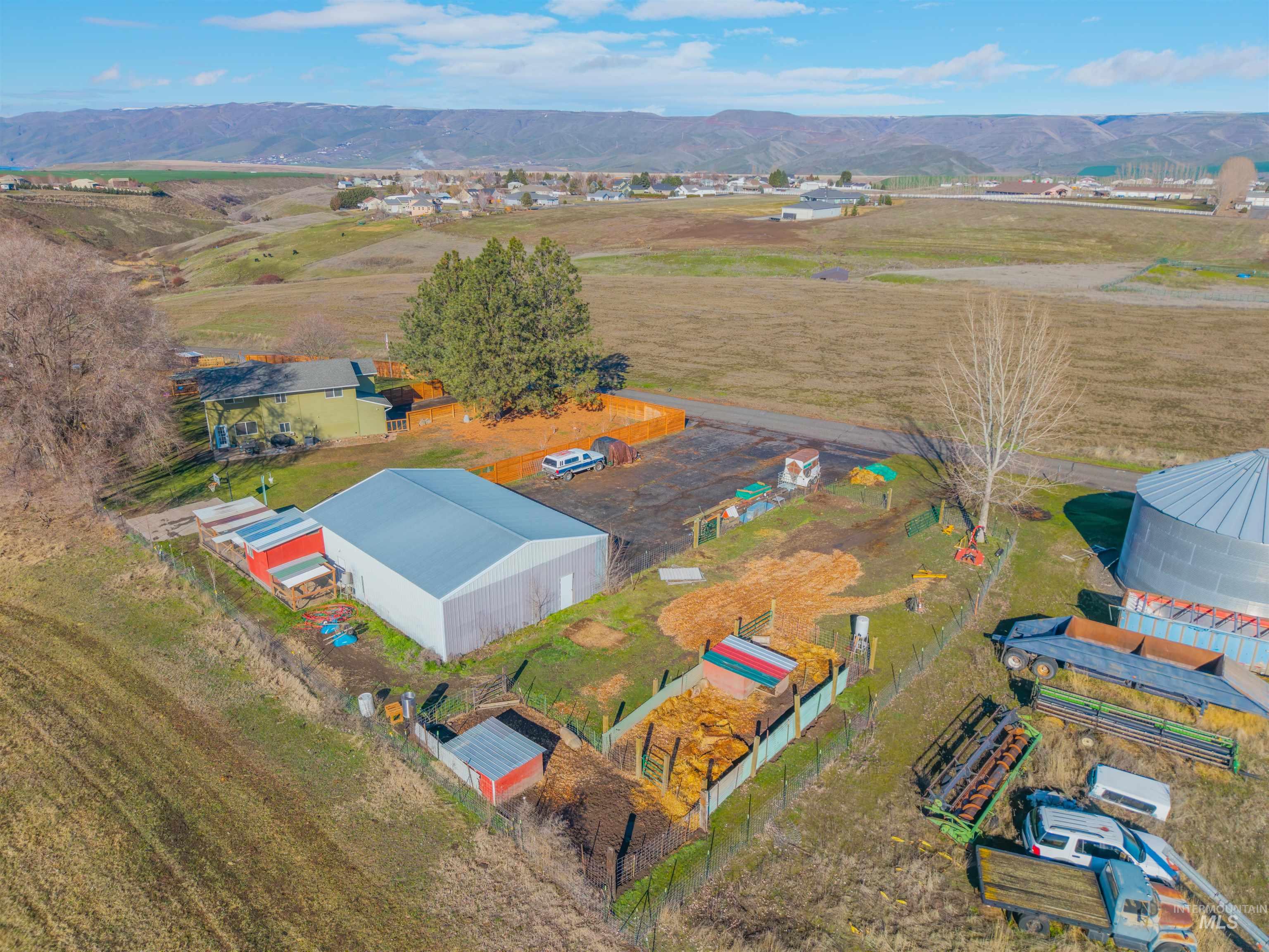 7104 Hepton Ln, Lewiston, Idaho 83501, 3 Bedrooms, 3 Bathrooms, Residential For Sale, Price $729,900,MLS 98975578