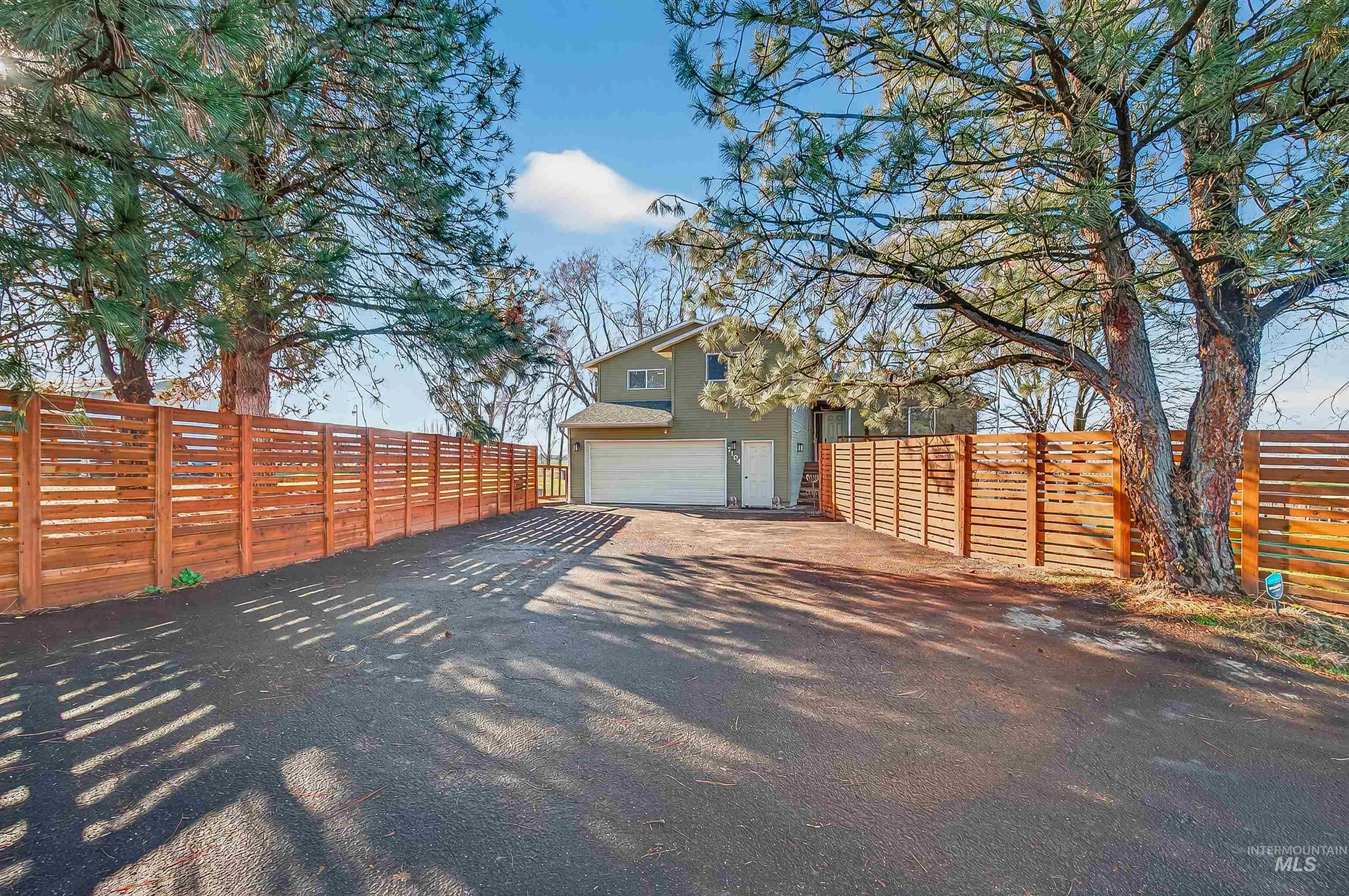 7104 Hepton Ln, Lewiston, Idaho 83501, 3 Bedrooms, 3 Bathrooms, Residential For Sale, Price $729,900,MLS 98975578