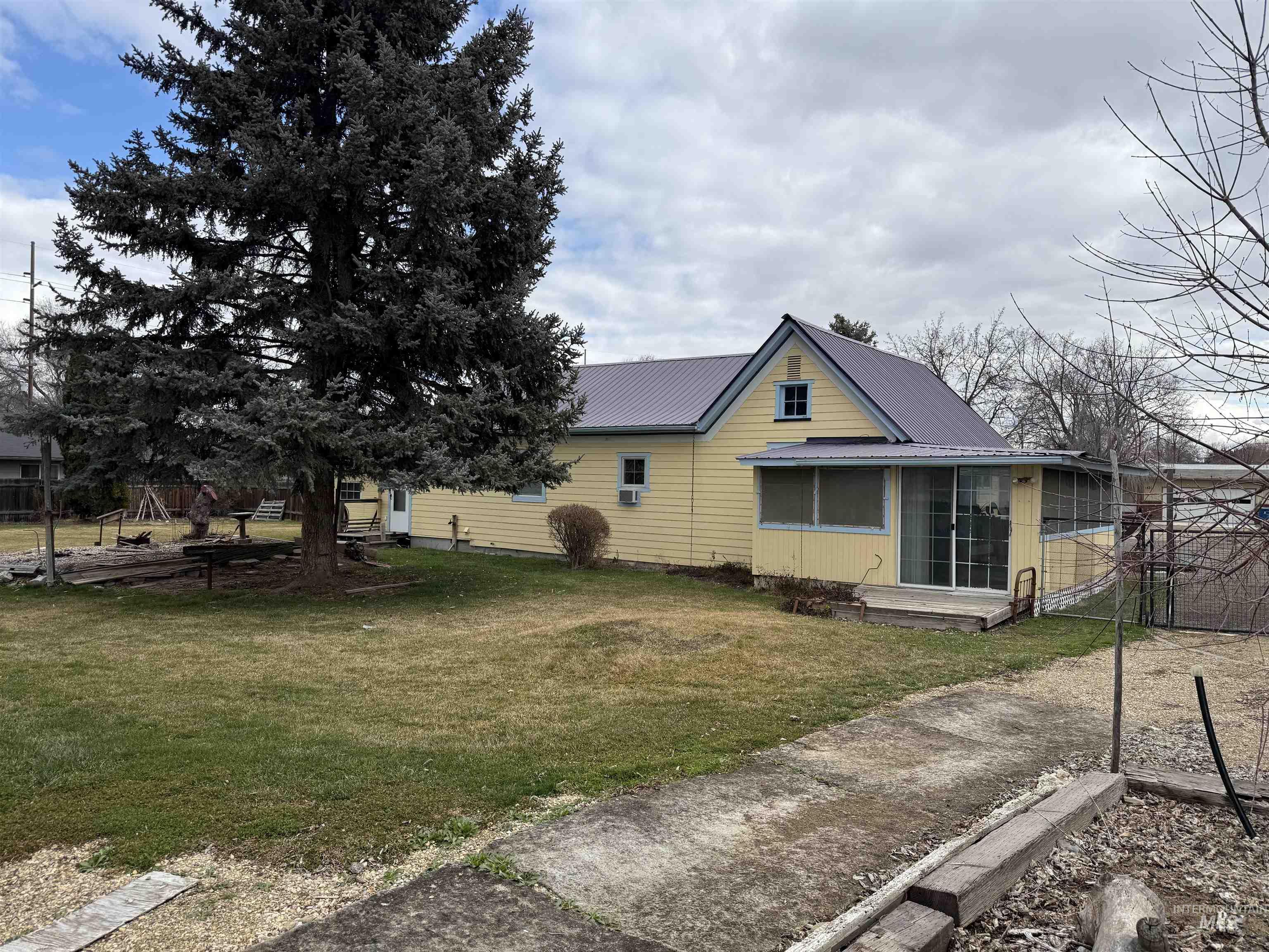 1415/1411 S Fern St, Nampa, Idaho 83686-7415, 2 Bedrooms, 1 Bathroom, Residential For Sale, Price $440,000,MLS 98975579