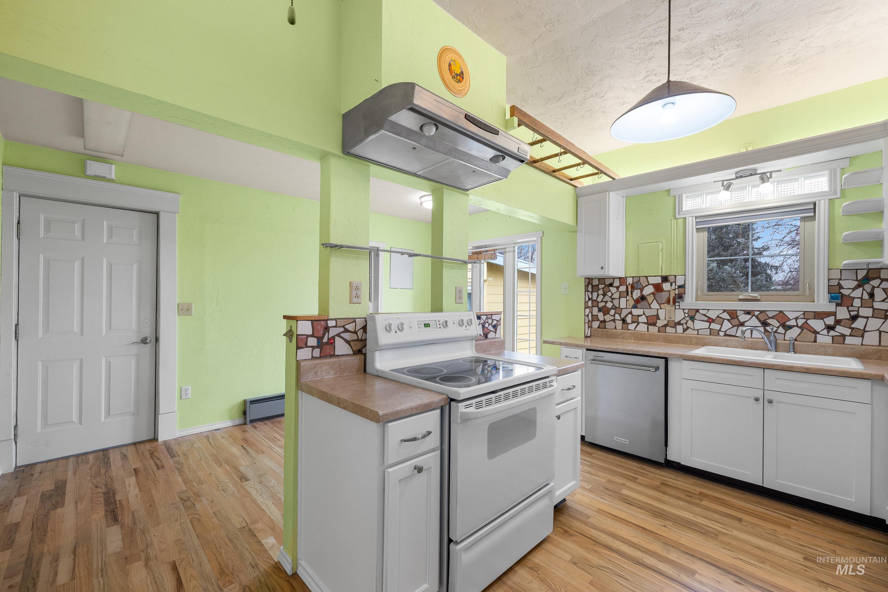 1415/1411 S Fern St, Nampa, Idaho 83686-7415, 2 Bedrooms, 1 Bathroom, Residential For Sale, Price $440,000,MLS 98975579