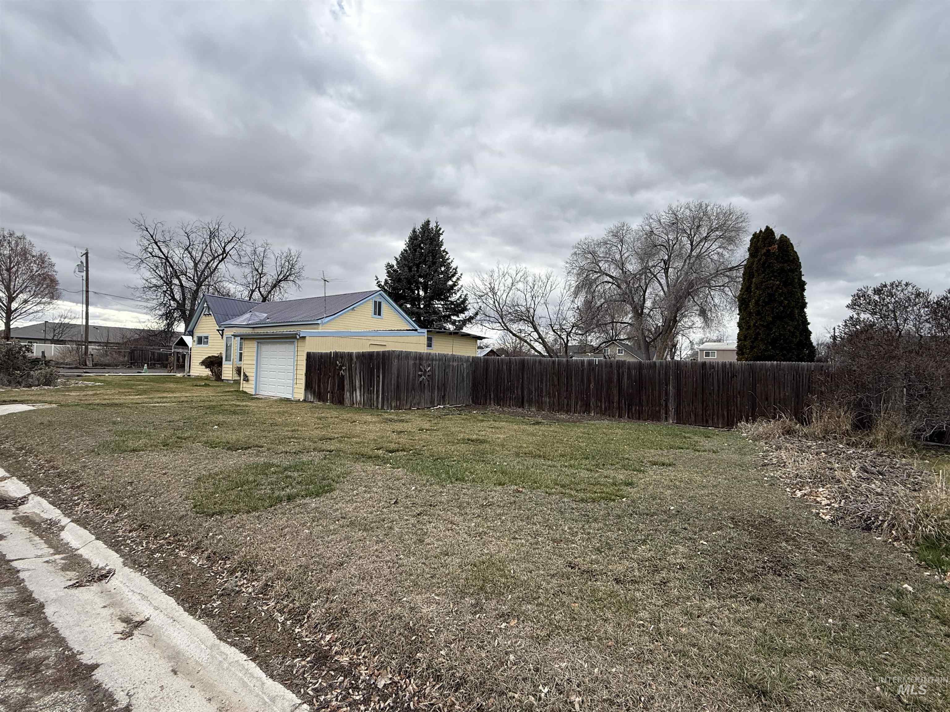 1415/1411 S Fern St, Nampa, Idaho 83686-7415, 2 Bedrooms, 1 Bathroom, Residential For Sale, Price $440,000,MLS 98975579