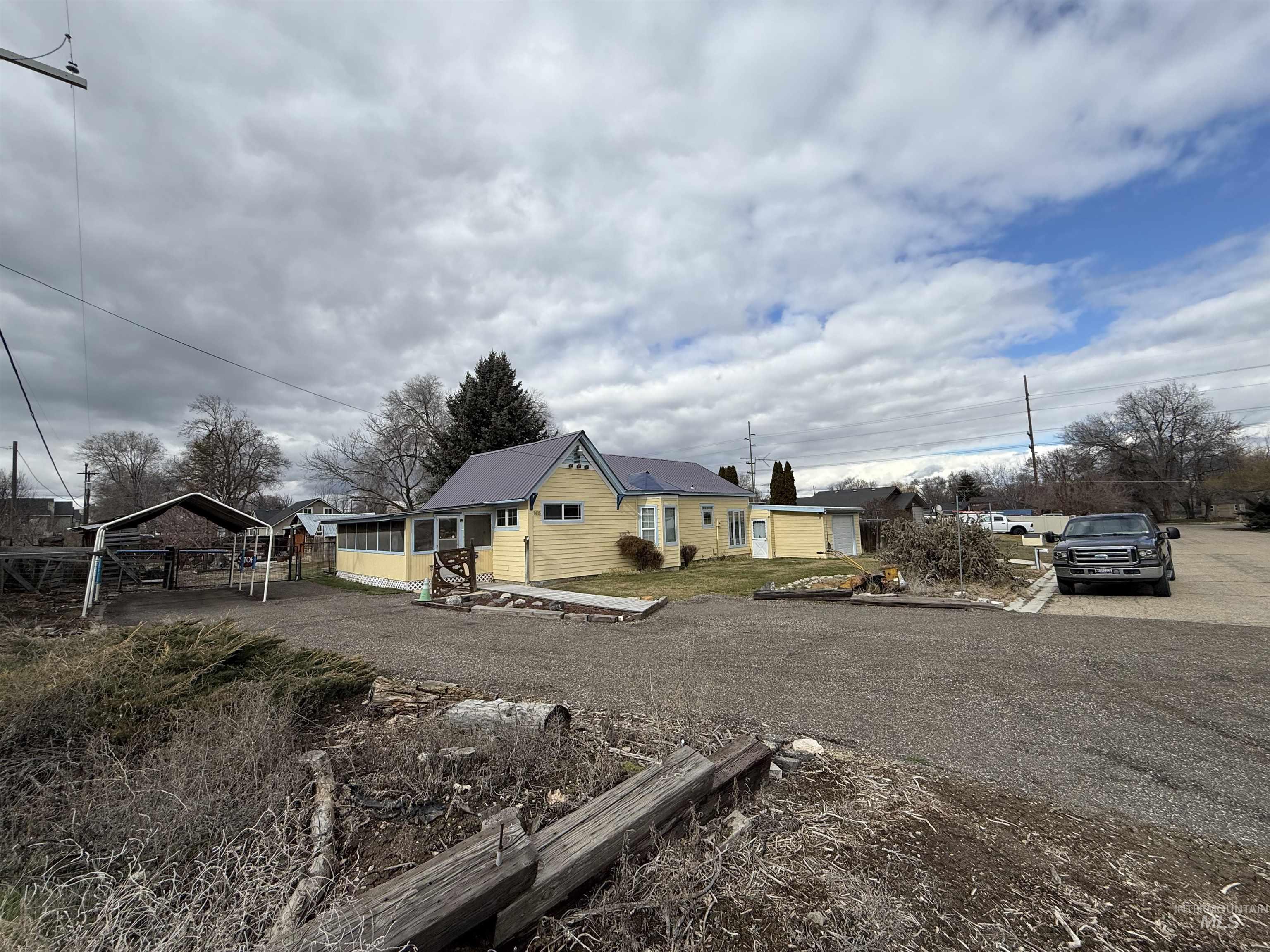 1415/1411 S Fern St, Nampa, Idaho 83686-7415, 2 Bedrooms, 1 Bathroom, Residential For Sale, Price $440,000,MLS 98975579