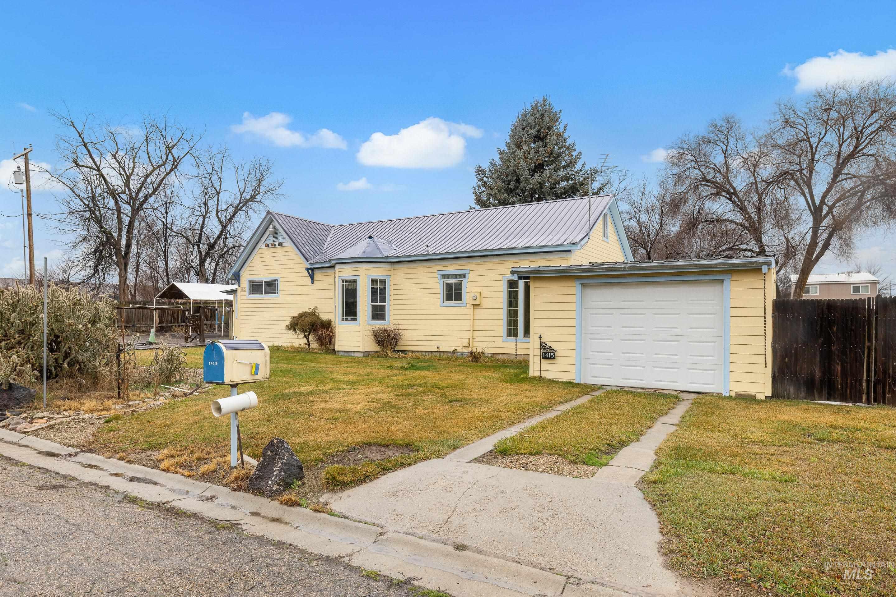 1415/1411 S Fern St, Nampa, Idaho 83686-7415, 2 Bedrooms, 1 Bathroom, Residential For Sale, Price $440,000,MLS 98975579