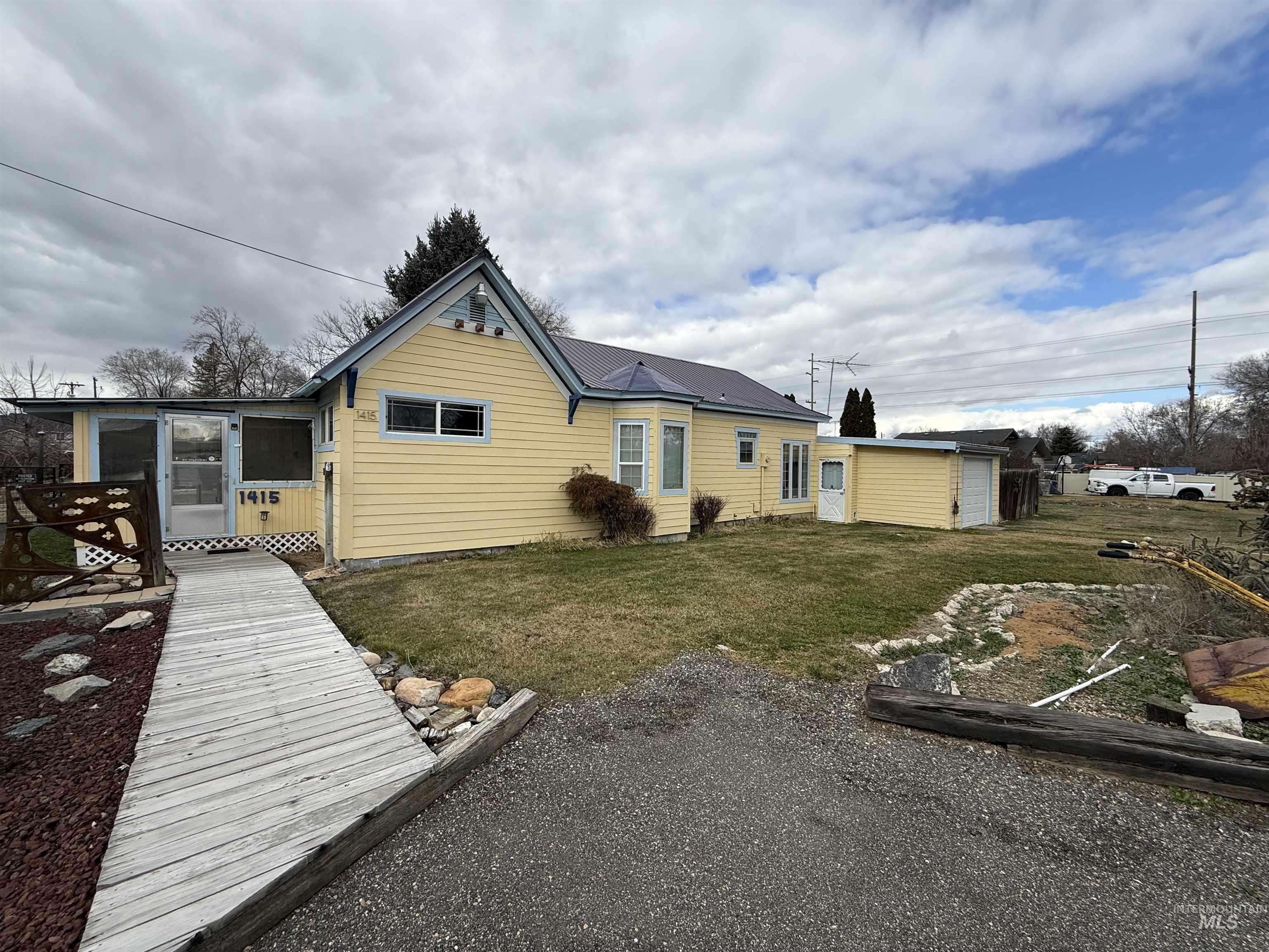 1415/1411 S Fern St, Nampa, Idaho 83686-7415, 2 Bedrooms, 1 Bathroom, Residential For Sale, Price $440,000,MLS 98975579