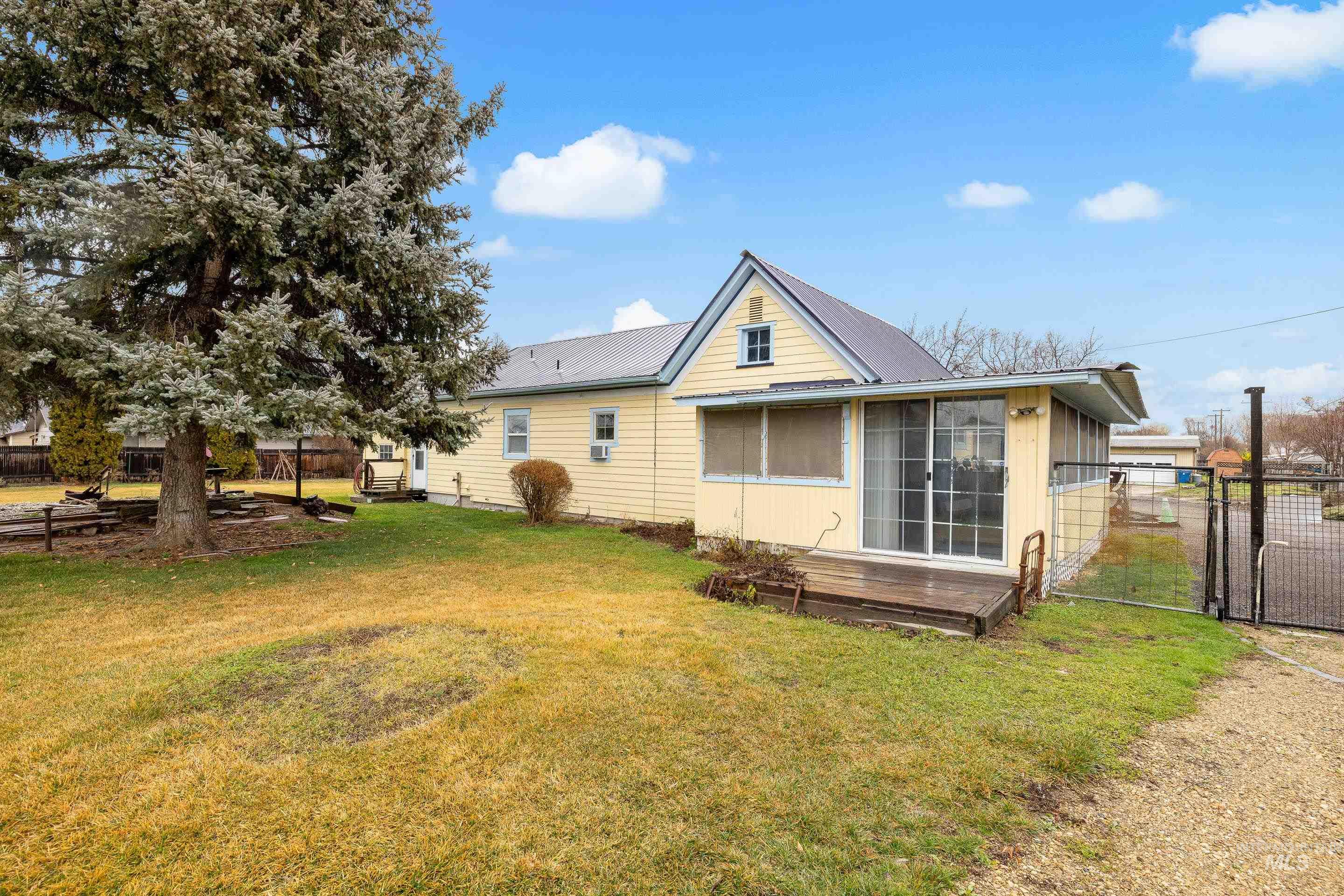 1415/1411 S Fern St, Nampa, Idaho 83686-7415, 2 Bedrooms, 1 Bathroom, Residential For Sale, Price $440,000,MLS 98975579