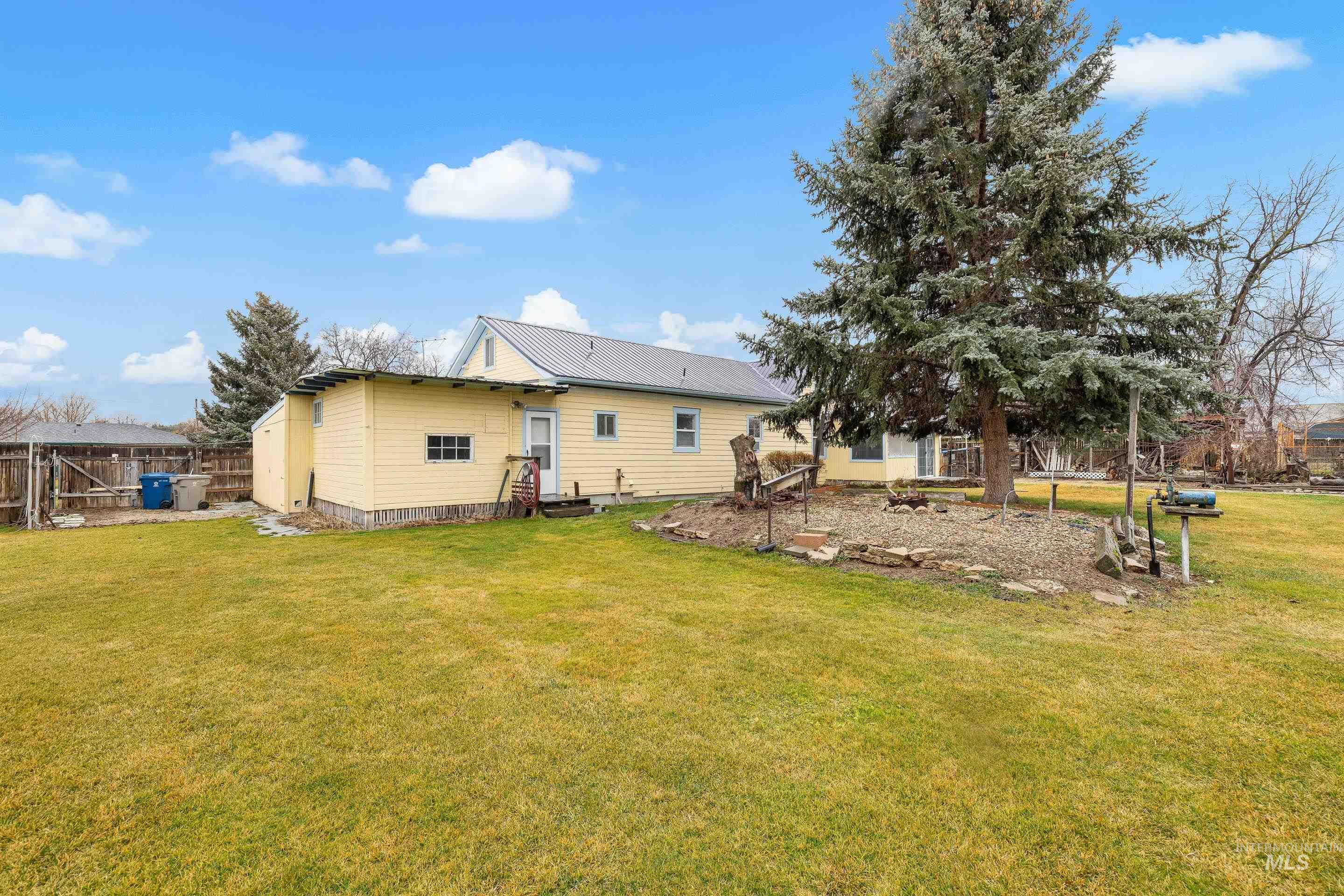 1415/1411 S Fern St, Nampa, Idaho 83686-7415, 2 Bedrooms, 1 Bathroom, Residential For Sale, Price $440,000,MLS 98975579