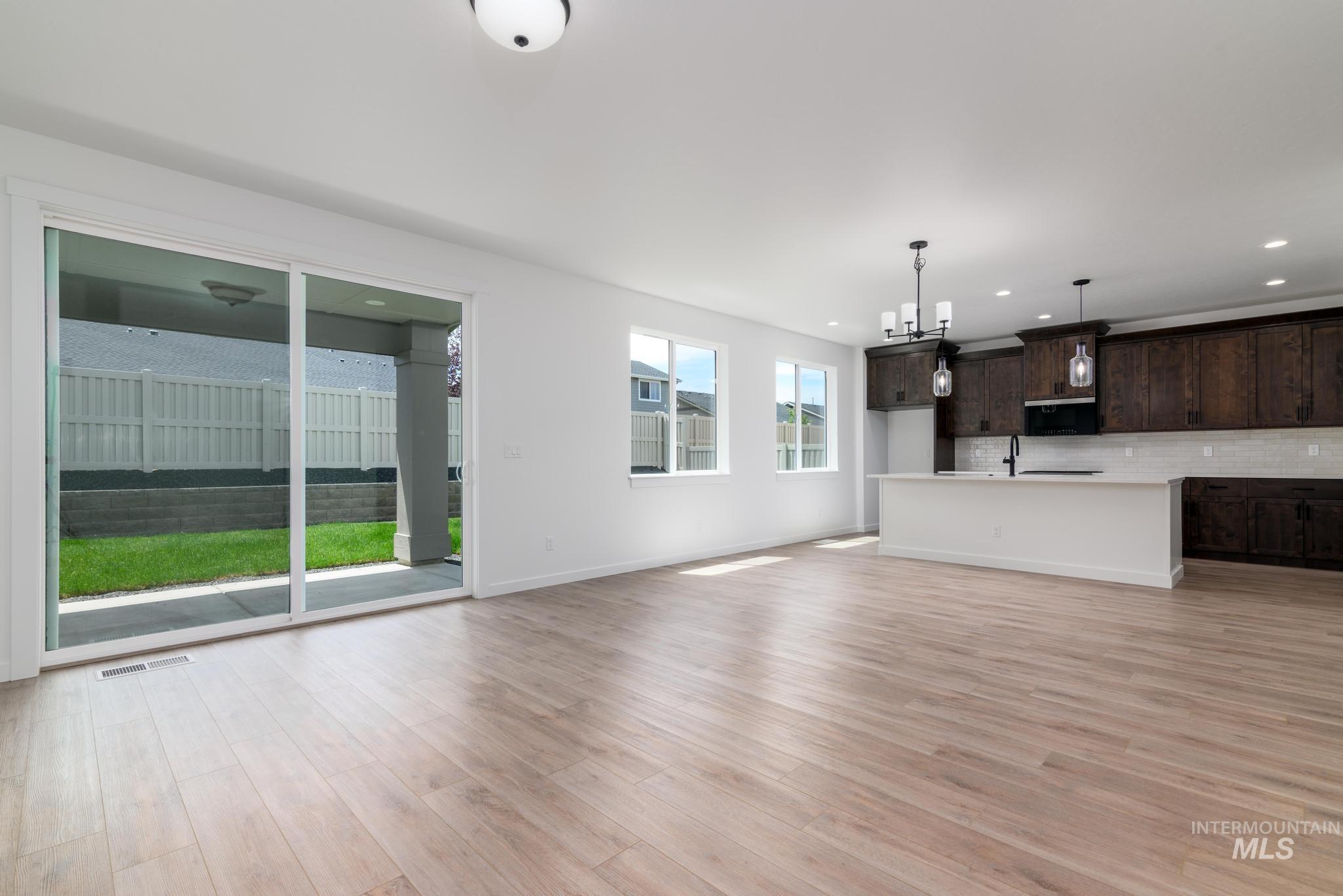 6294 W Snow Currant St, Meridian, Idaho 83646, 4 Bedrooms, 3 Bathrooms, Residential For Sale, Price $639,000,MLS 98975580