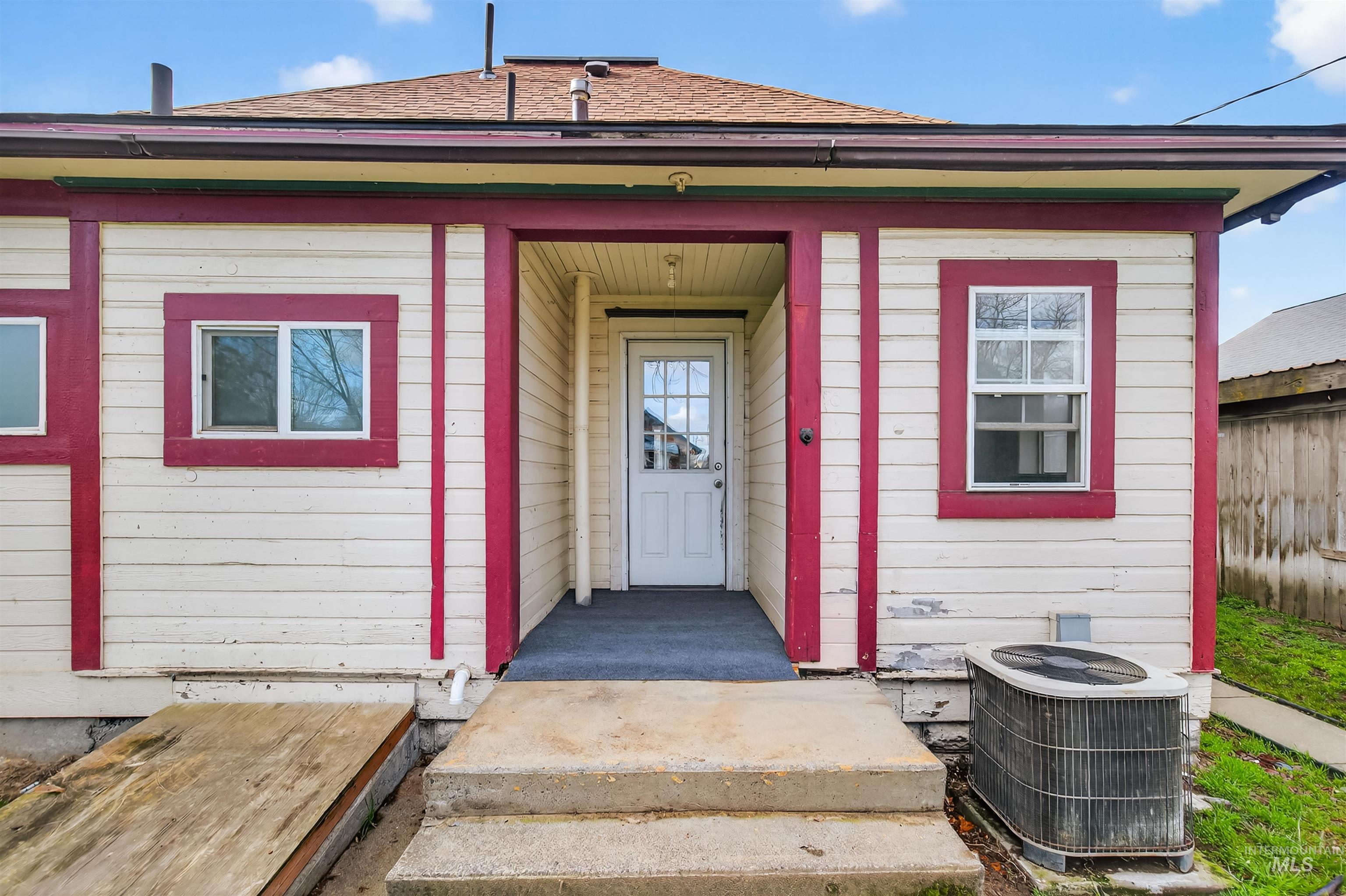 833 8th St, Clarkston, Washington 99403, 2 Bedrooms, 1 Bathroom, Residential For Sale, Price $289,000,MLS 98975584