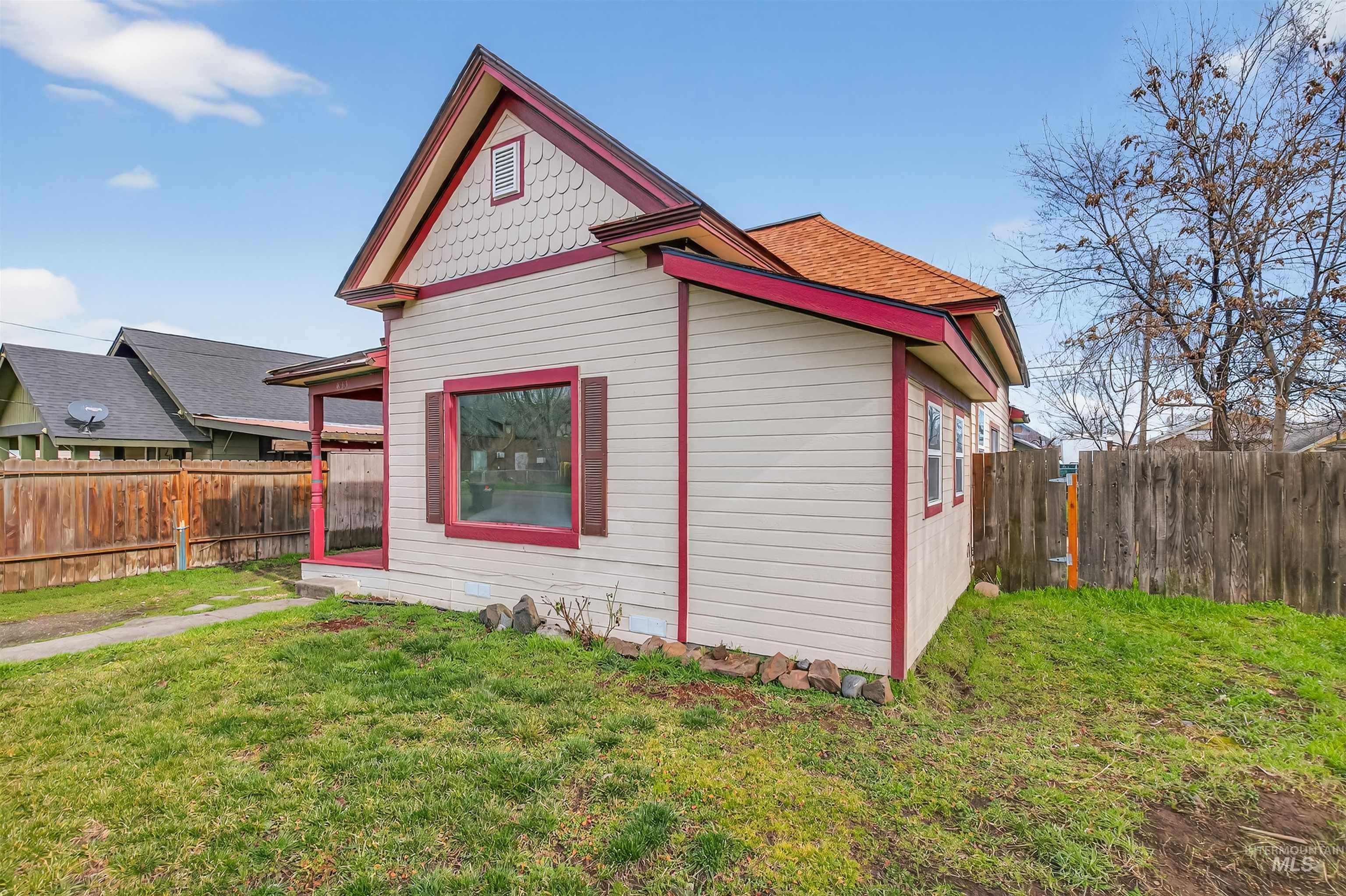 833 8th St, Clarkston, Washington 99403, 2 Bedrooms, 1 Bathroom, Residential For Sale, Price $289,000,MLS 98975584