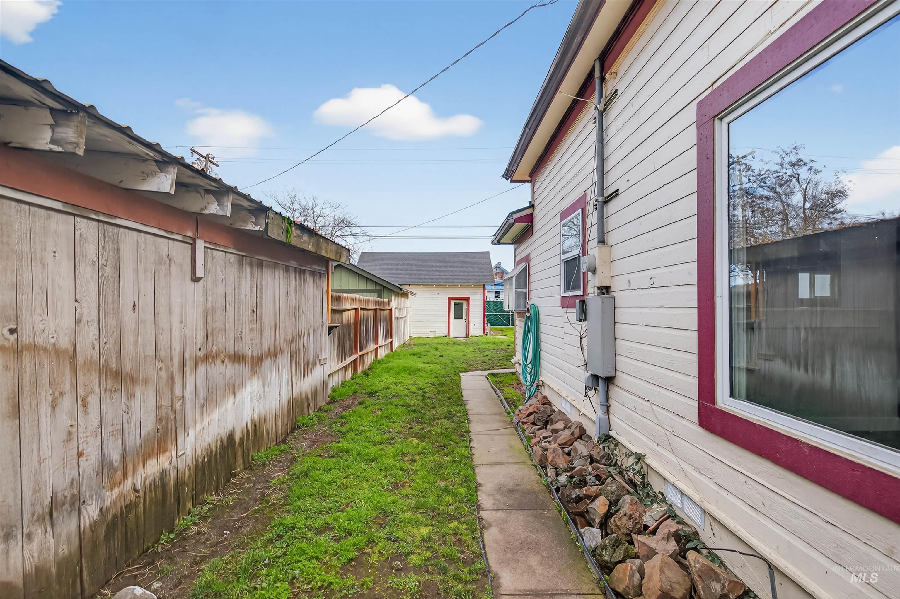 833 8th St, Clarkston, Washington 99403, 2 Bedrooms, 1 Bathroom, Residential For Sale, Price $289,000,MLS 98975584