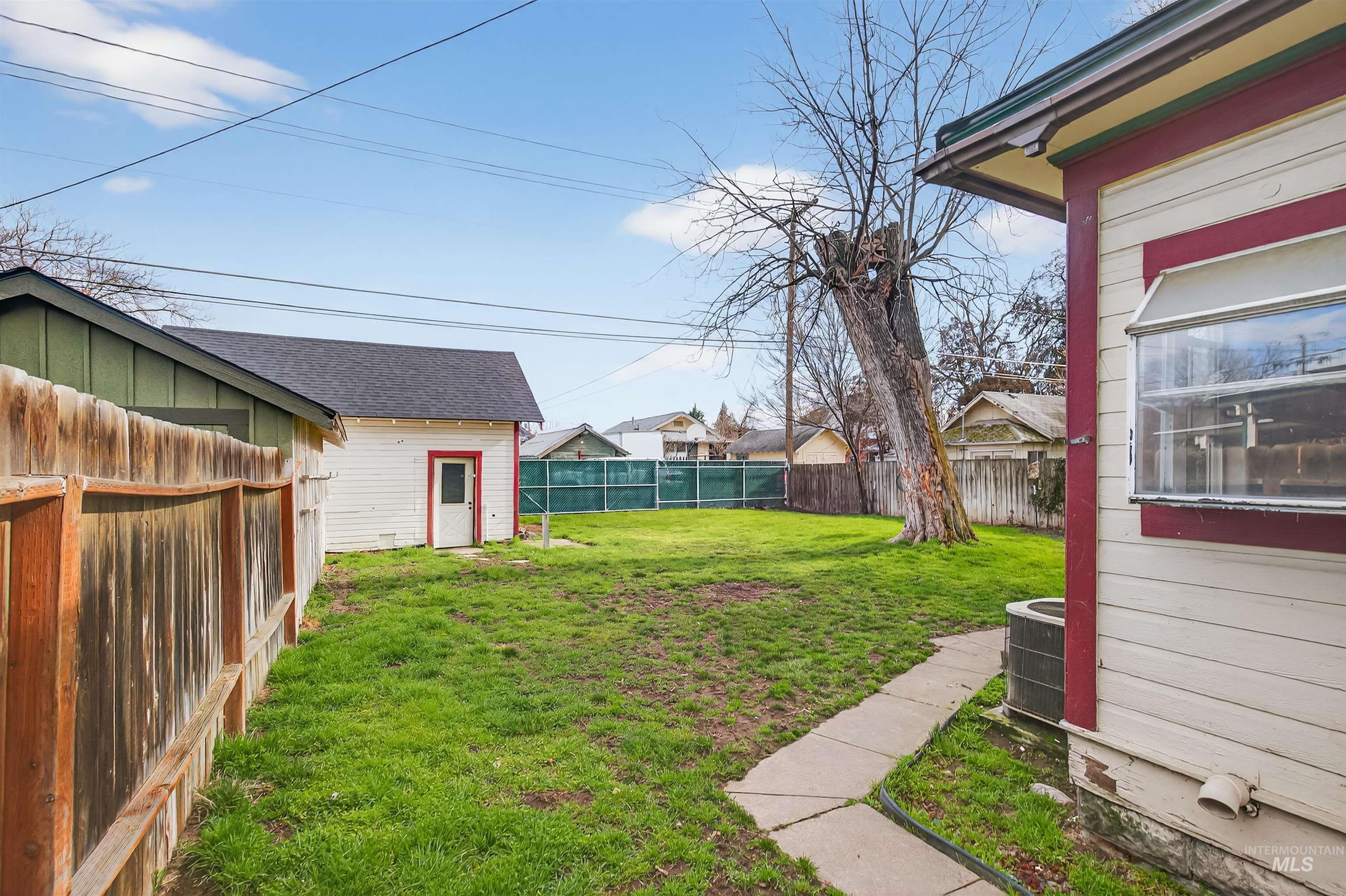 833 8th St, Clarkston, Washington 99403, 2 Bedrooms, 1 Bathroom, Residential For Sale, Price $289,000,MLS 98975584