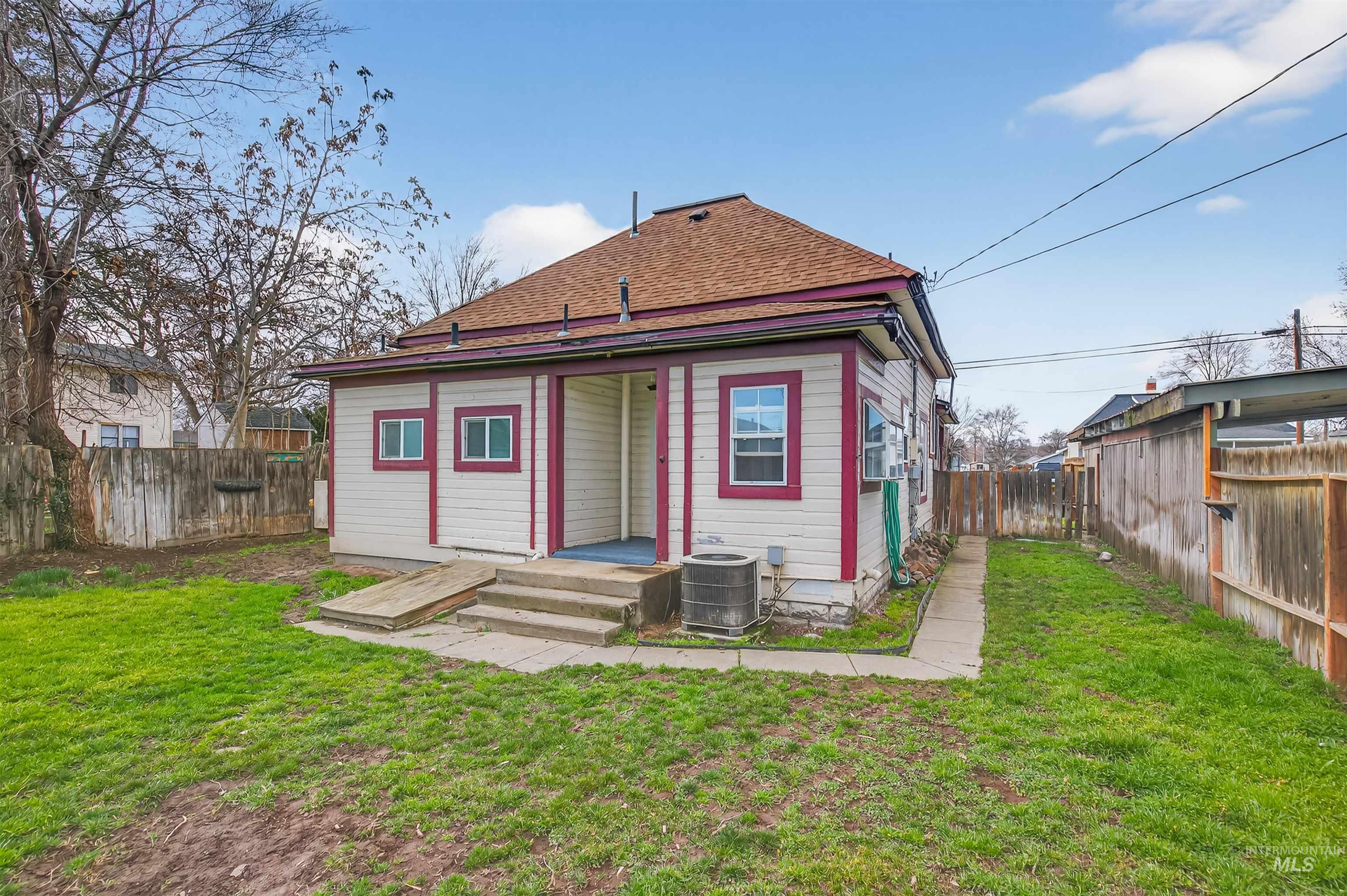 833 8th St, Clarkston, Washington 99403, 2 Bedrooms, 1 Bathroom, Residential For Sale, Price $289,000,MLS 98975584