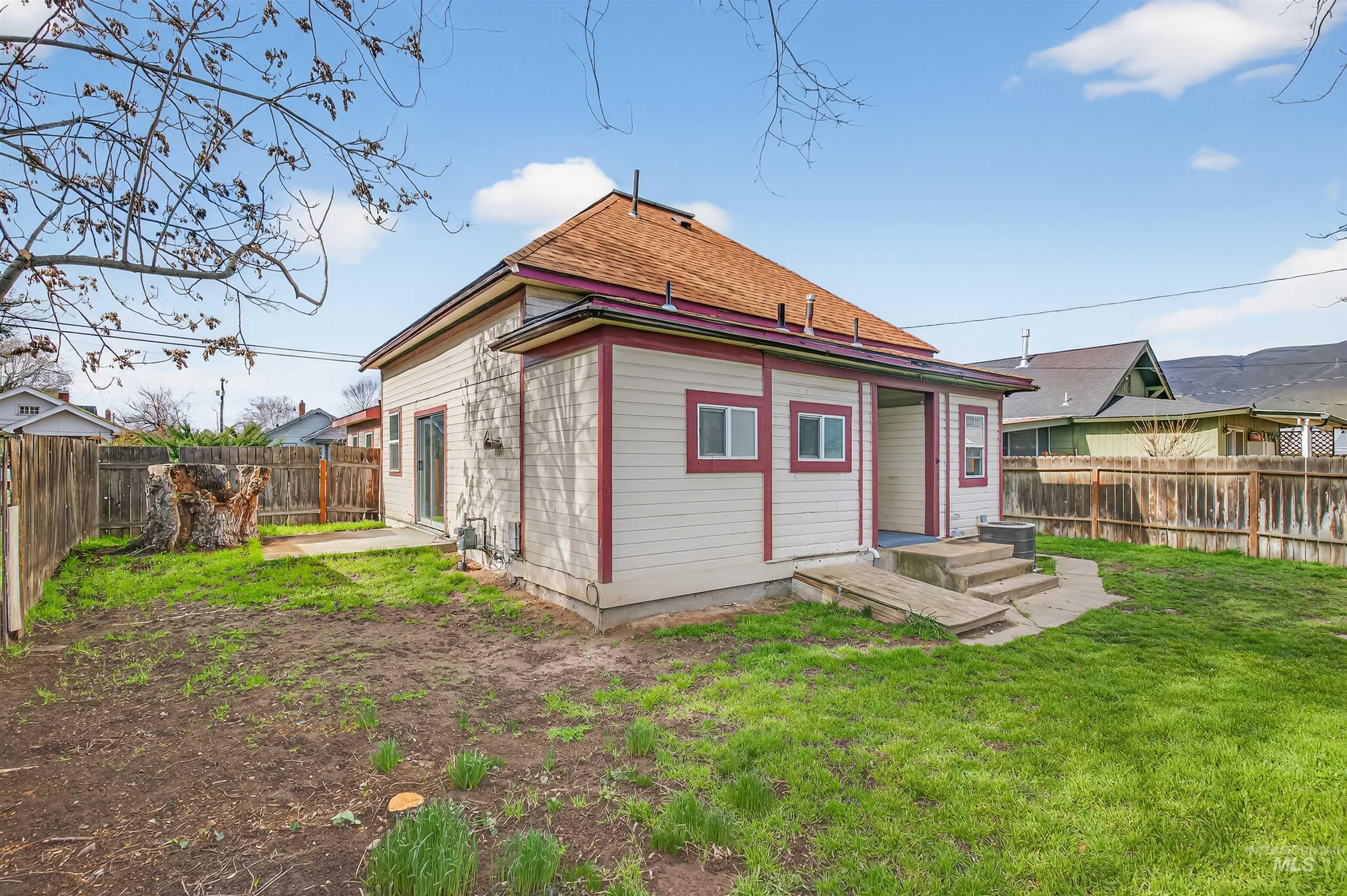 833 8th St, Clarkston, Washington 99403, 2 Bedrooms, 1 Bathroom, Residential For Sale, Price $289,000,MLS 98975584