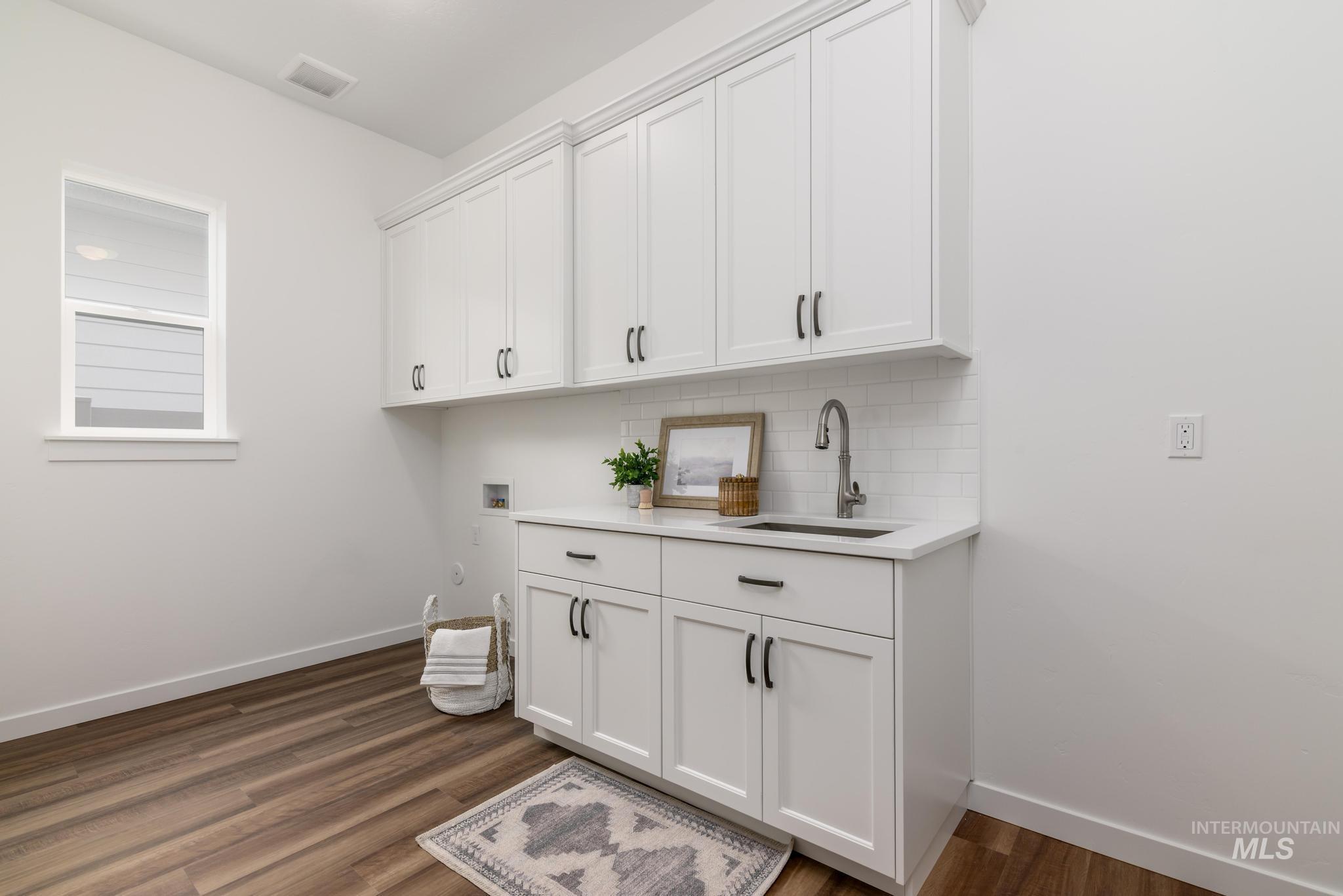 8525 W Stock Bridge St, Star, Idaho 83669, 2 Bedrooms, 2.5 Bathrooms, Residential For Sale, Price $699,000,MLS 98975587