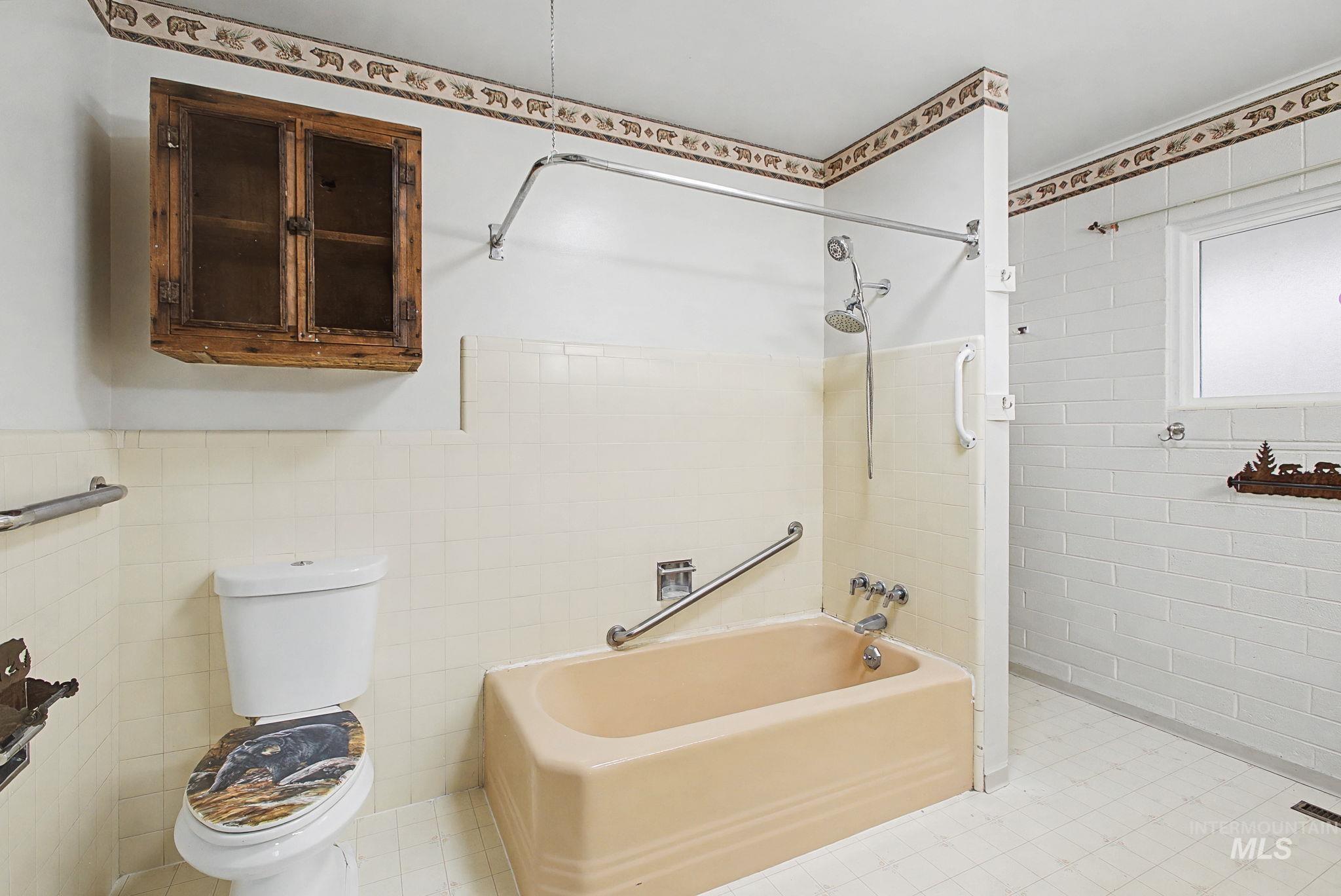 2715 Sunset Drive, Lewiston, Idaho 83501, 3 Bedrooms, 2.5 Bathrooms, Residential For Sale, Price $443,000,MLS 98975588