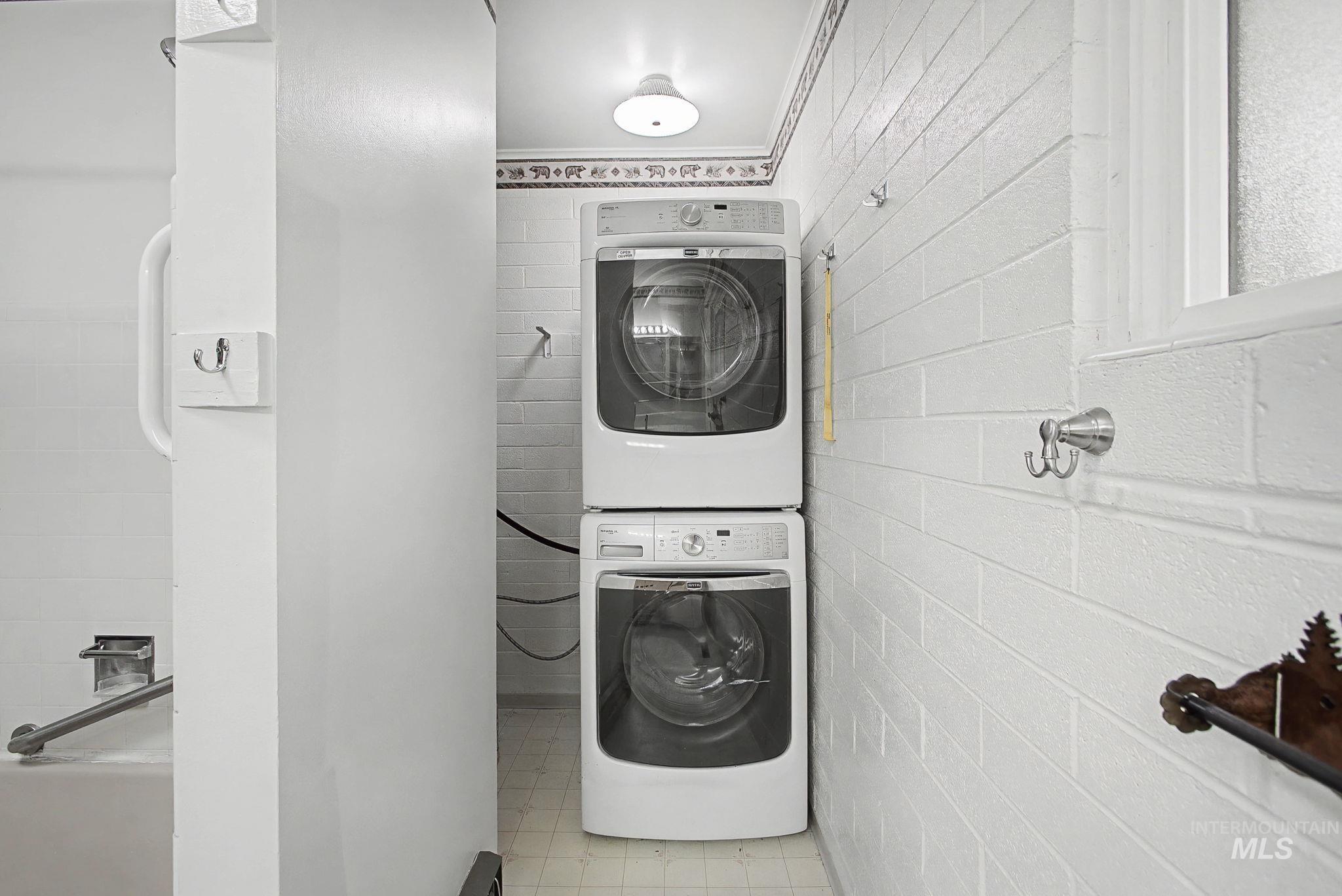 2715 Sunset Drive, Lewiston, Idaho 83501, 3 Bedrooms, 2.5 Bathrooms, Residential For Sale, Price $443,000,MLS 98975588