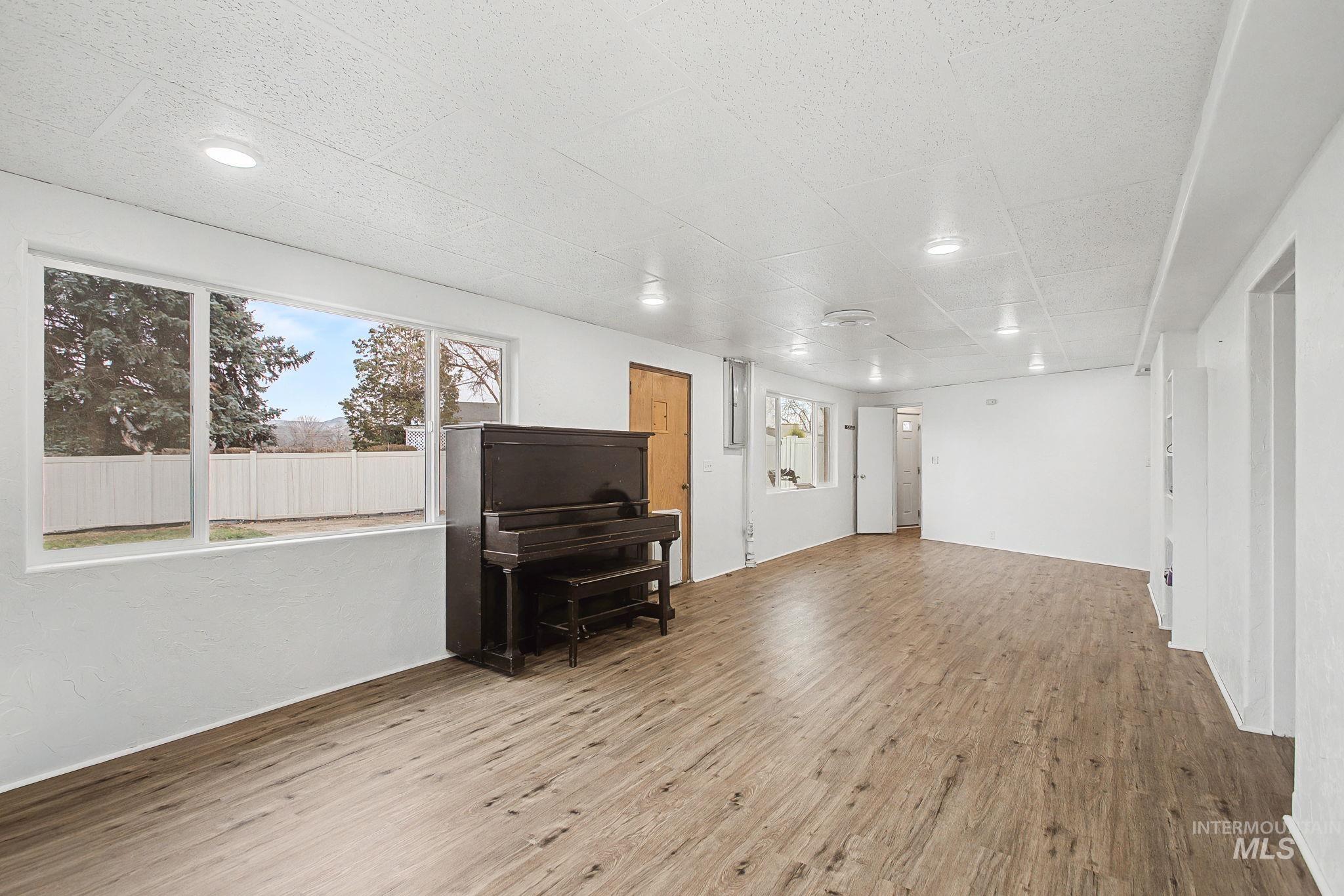 2715 Sunset Drive, Lewiston, Idaho 83501, 3 Bedrooms, 2.5 Bathrooms, Residential For Sale, Price $443,000,MLS 98975588