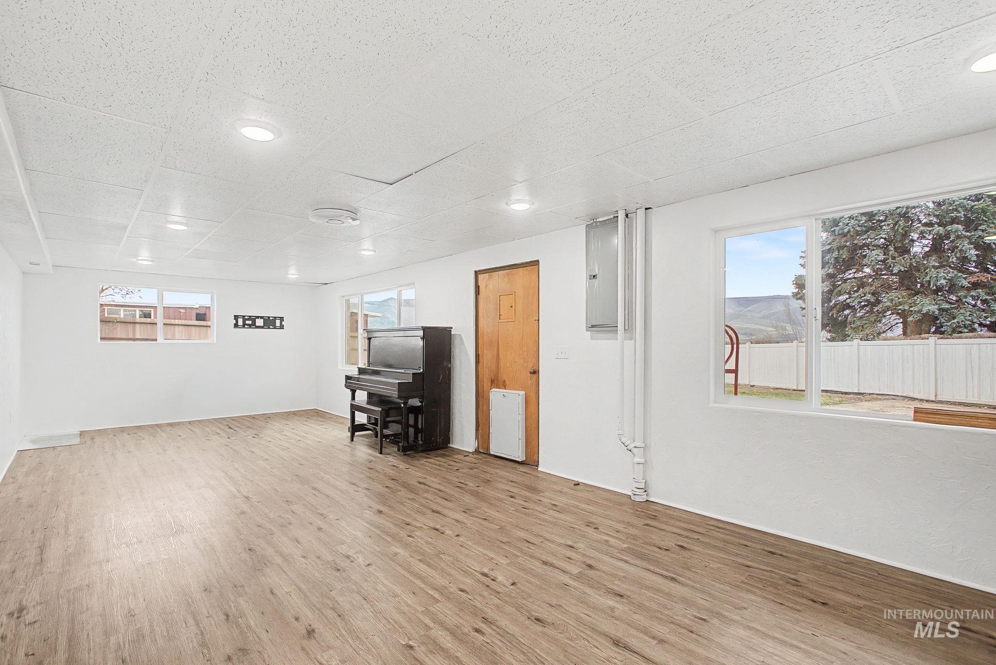 2715 Sunset Drive, Lewiston, Idaho 83501, 3 Bedrooms, 2.5 Bathrooms, Residential For Sale, Price $443,000,MLS 98975588