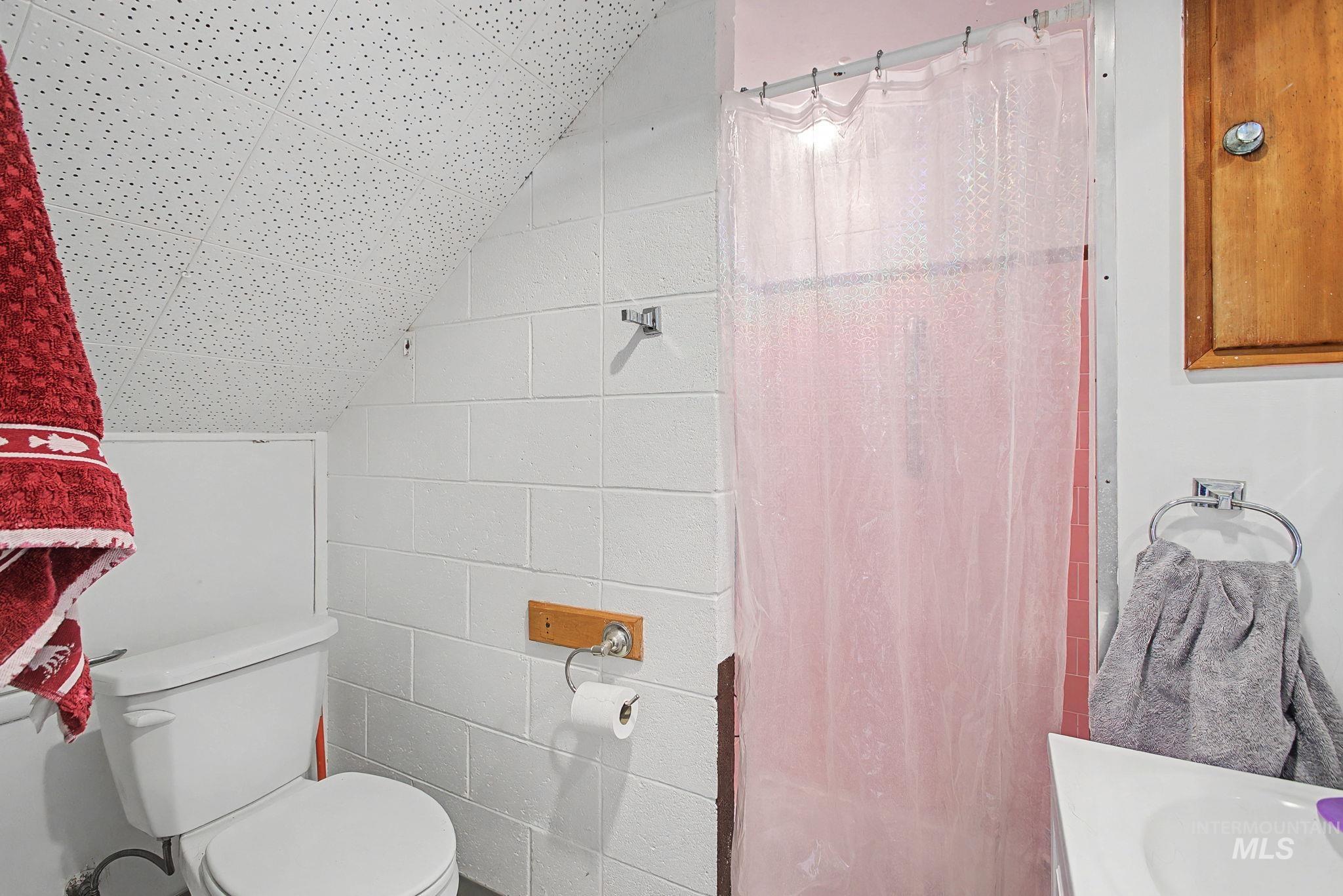 2715 Sunset Drive, Lewiston, Idaho 83501, 3 Bedrooms, 2.5 Bathrooms, Residential For Sale, Price $443,000,MLS 98975588