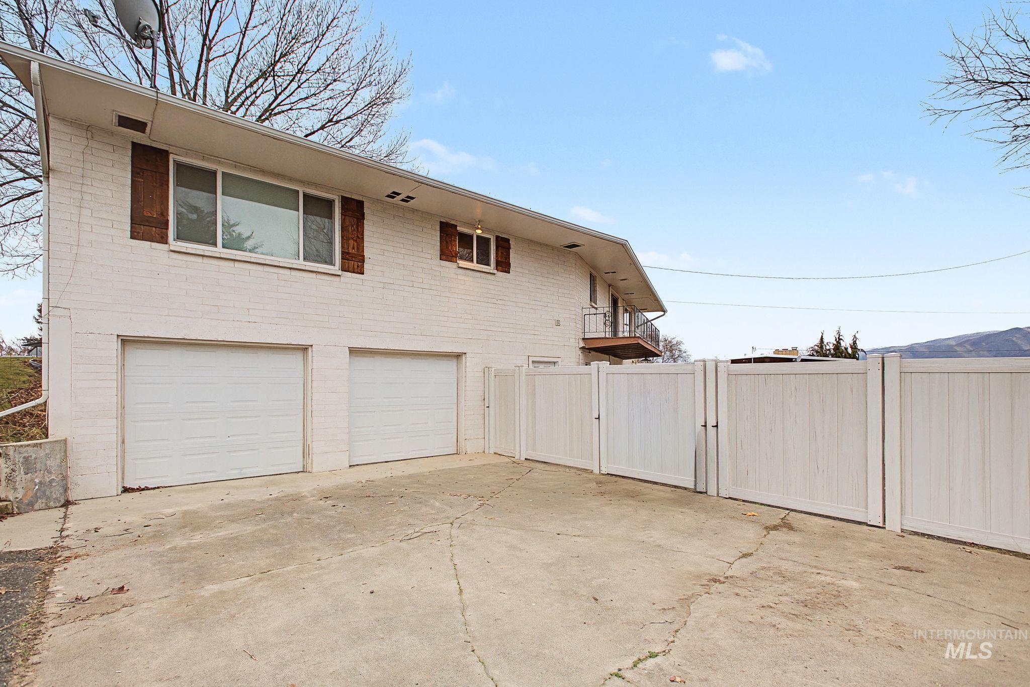 2715 Sunset Drive, Lewiston, Idaho 83501, 3 Bedrooms, 2.5 Bathrooms, Residential For Sale, Price $443,000,MLS 98975588