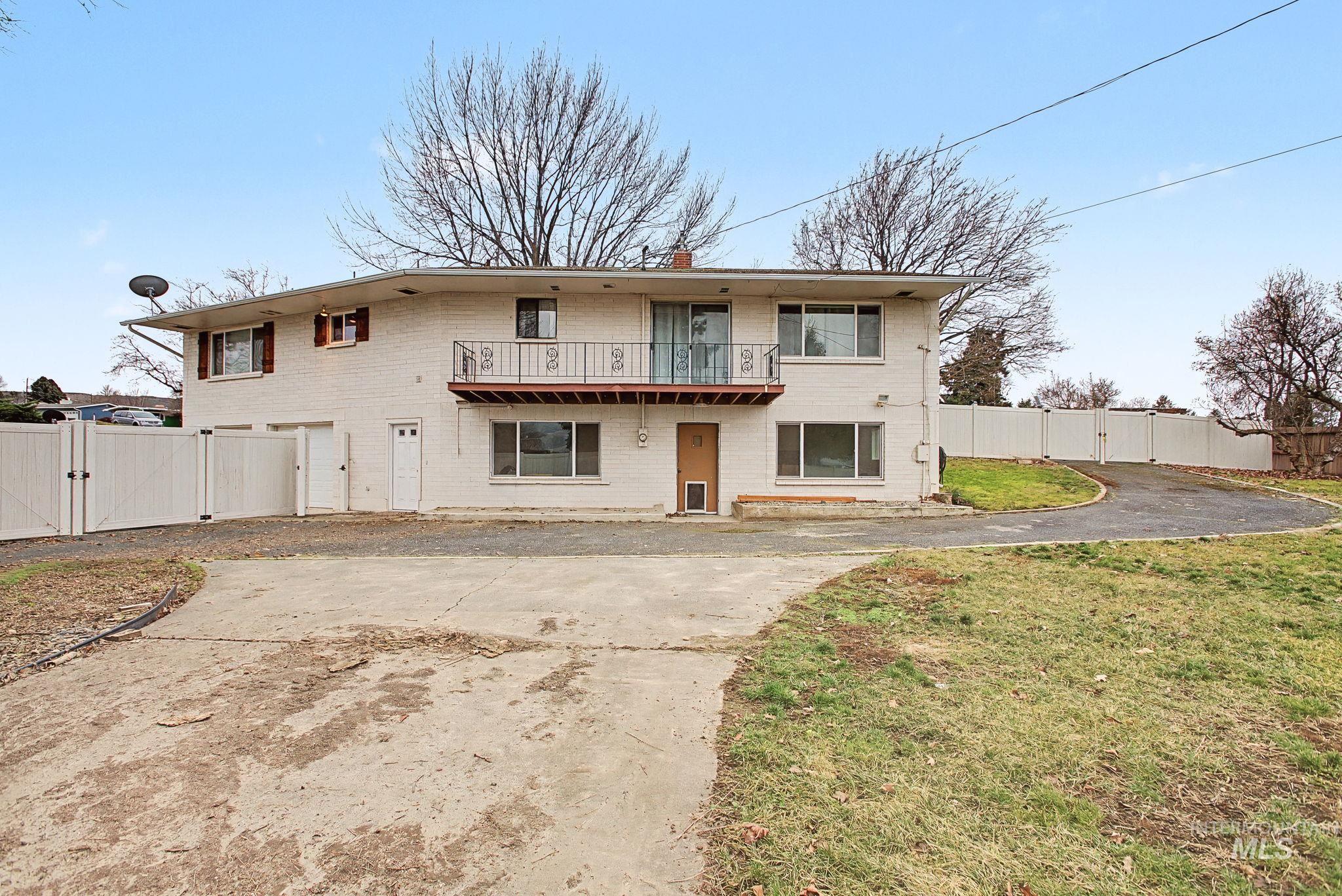 2715 Sunset Drive, Lewiston, Idaho 83501, 3 Bedrooms, 2.5 Bathrooms, Residential For Sale, Price $443,000,MLS 98975588