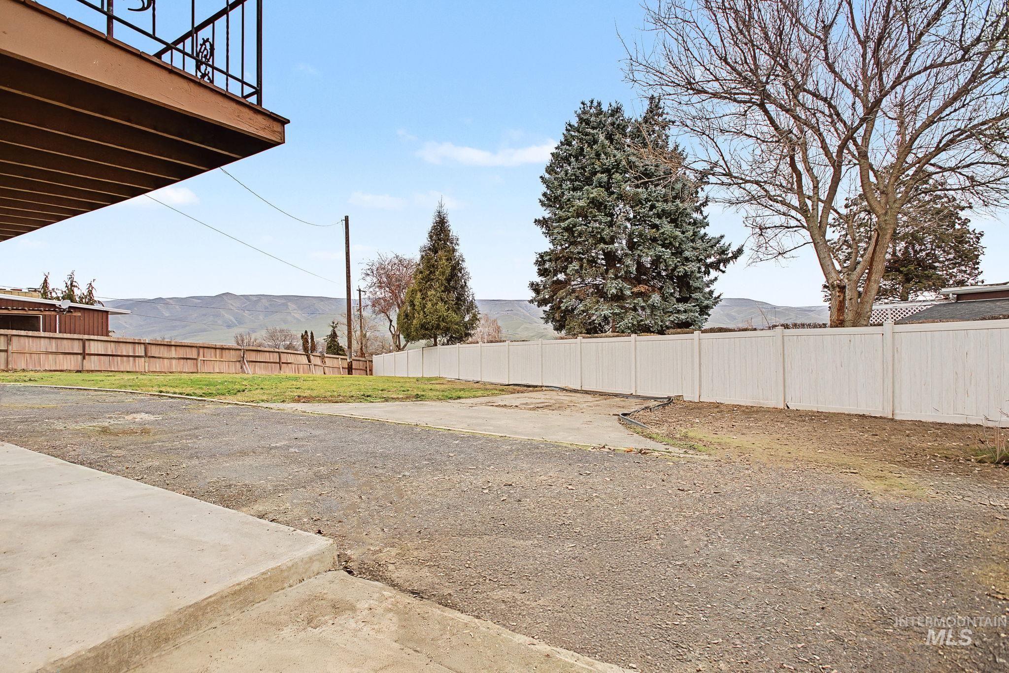 2715 Sunset Drive, Lewiston, Idaho 83501, 3 Bedrooms, 2.5 Bathrooms, Residential For Sale, Price $443,000,MLS 98975588