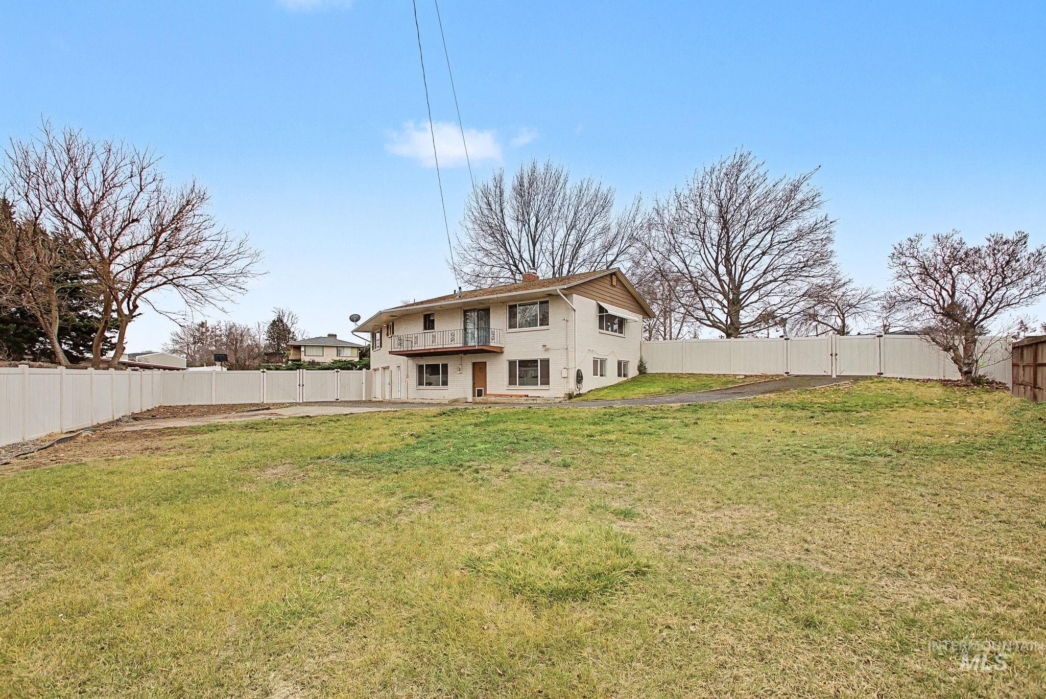 2715 Sunset Drive, Lewiston, Idaho 83501, 3 Bedrooms, 2.5 Bathrooms, Residential For Sale, Price $443,000,MLS 98975588