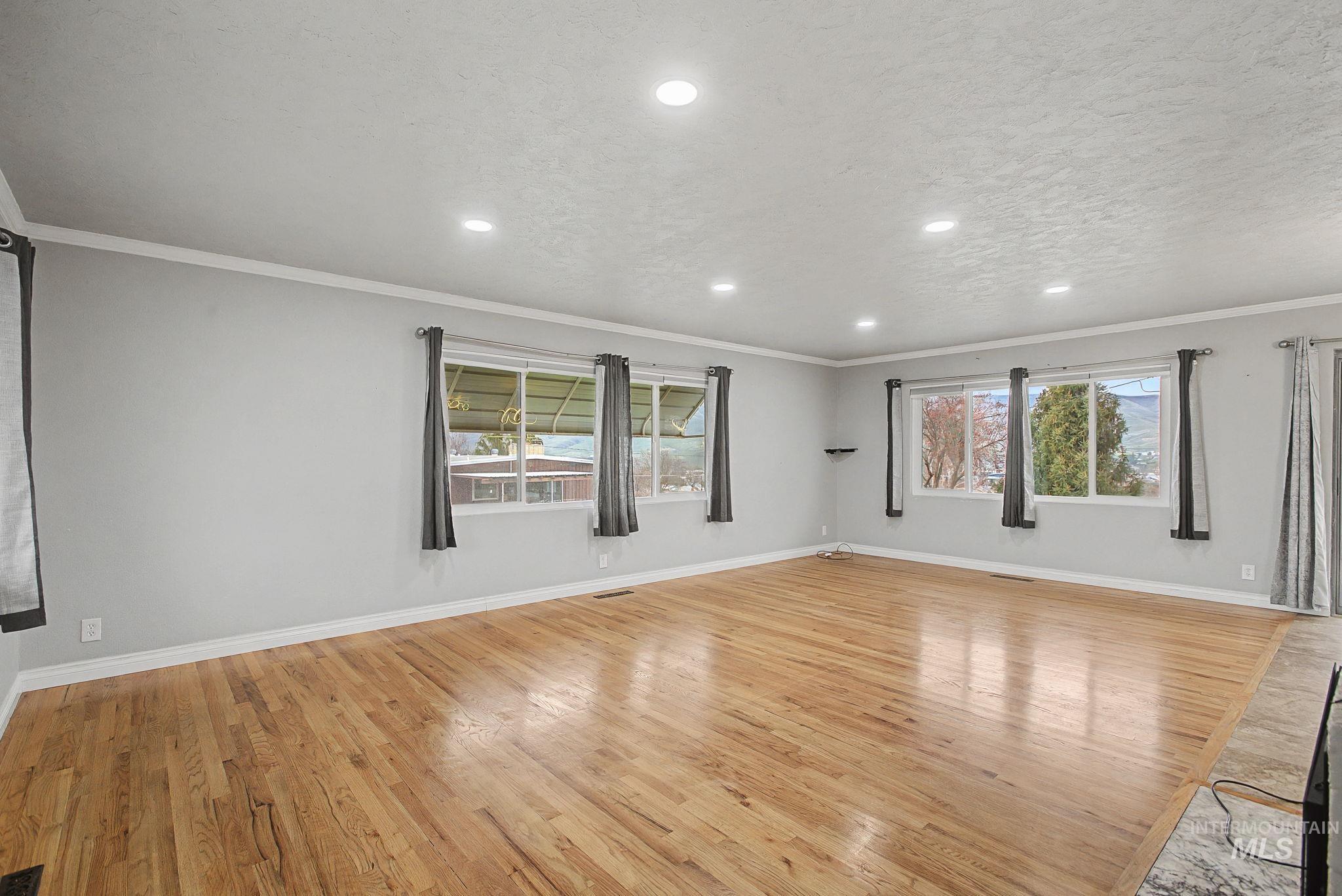 2715 Sunset Drive, Lewiston, Idaho 83501, 3 Bedrooms, 2.5 Bathrooms, Residential For Sale, Price $443,000,MLS 98975588