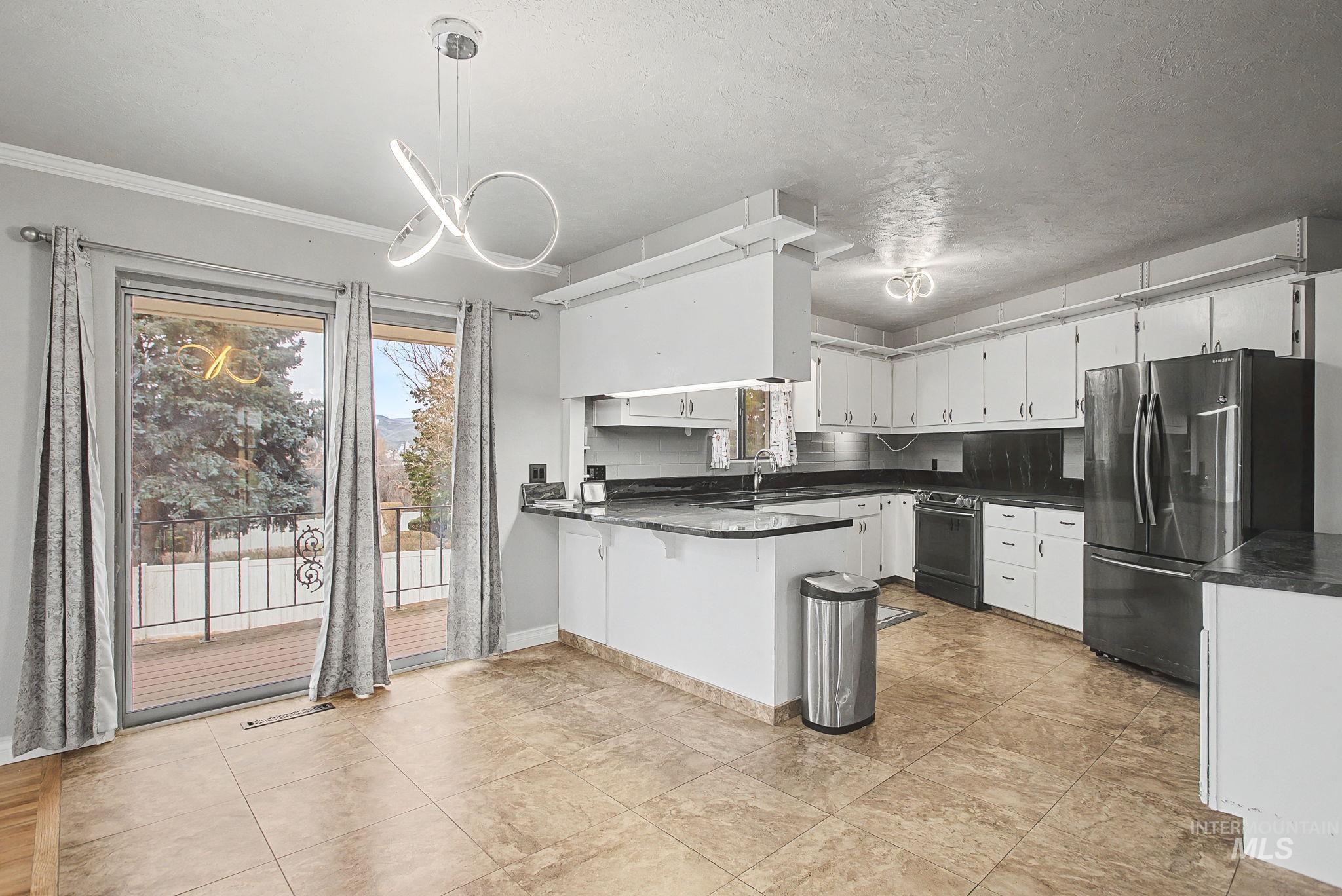 2715 Sunset Drive, Lewiston, Idaho 83501, 3 Bedrooms, 2.5 Bathrooms, Residential For Sale, Price $443,000,MLS 98975588