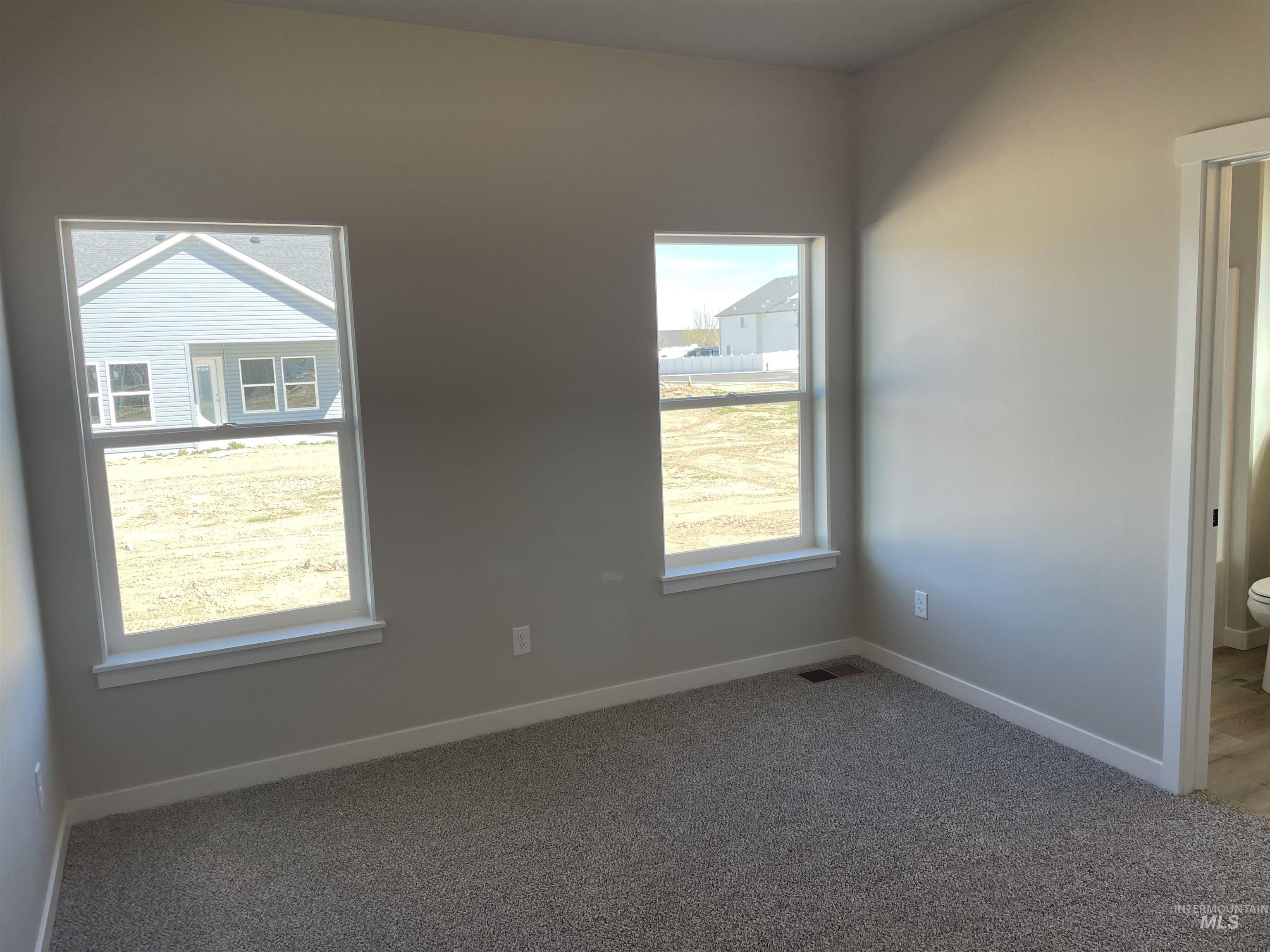 1122 Crestview Dr, Twin Falls, Idaho 83301, 3 Bedrooms, 3 Bathrooms, Residential For Sale, Price $439,900,MLS 98975589