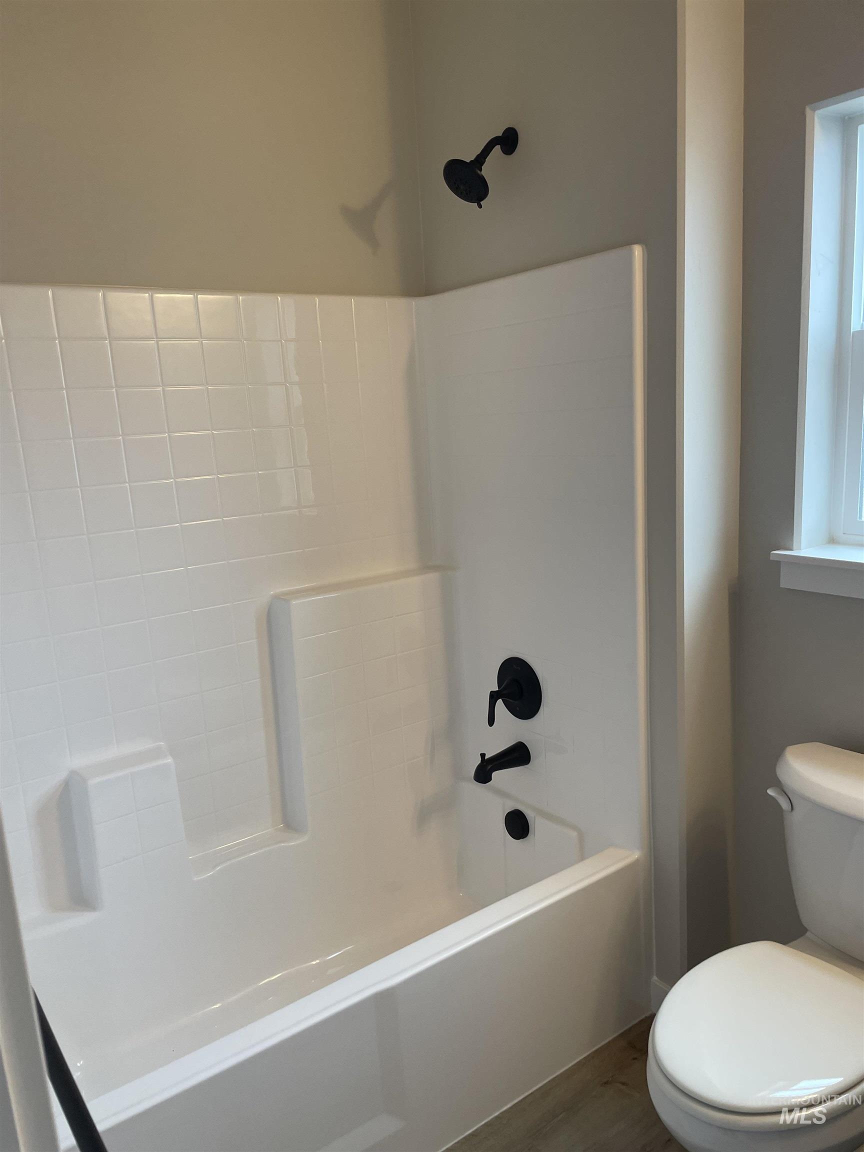 1122 Crestview Dr, Twin Falls, Idaho 83301, 3 Bedrooms, 3 Bathrooms, Residential For Sale, Price $438,900, 98975589