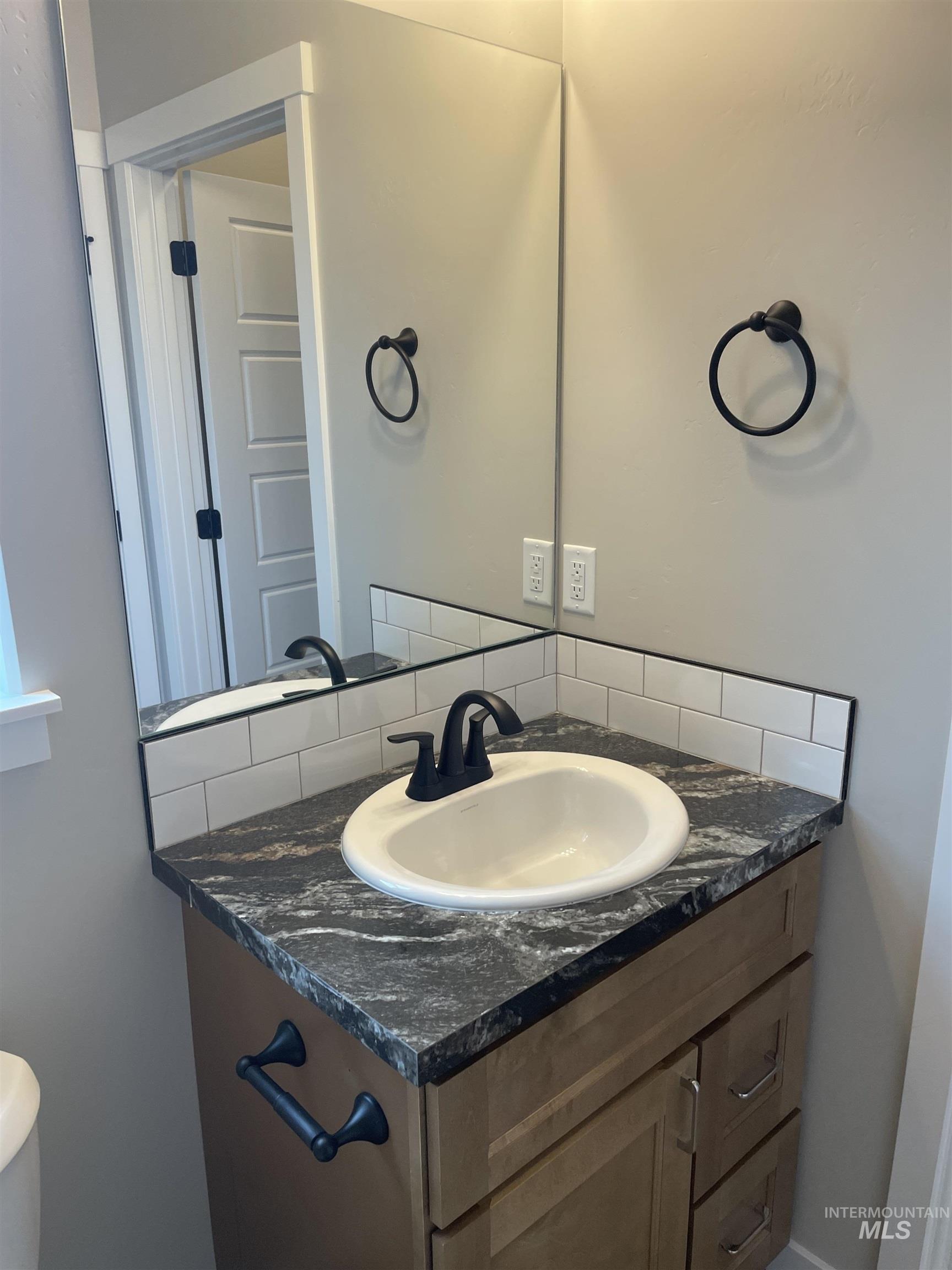 1122 Crestview Dr, Twin Falls, Idaho 83301, 3 Bedrooms, 3 Bathrooms, Residential For Sale, Price $438,900, 98975589