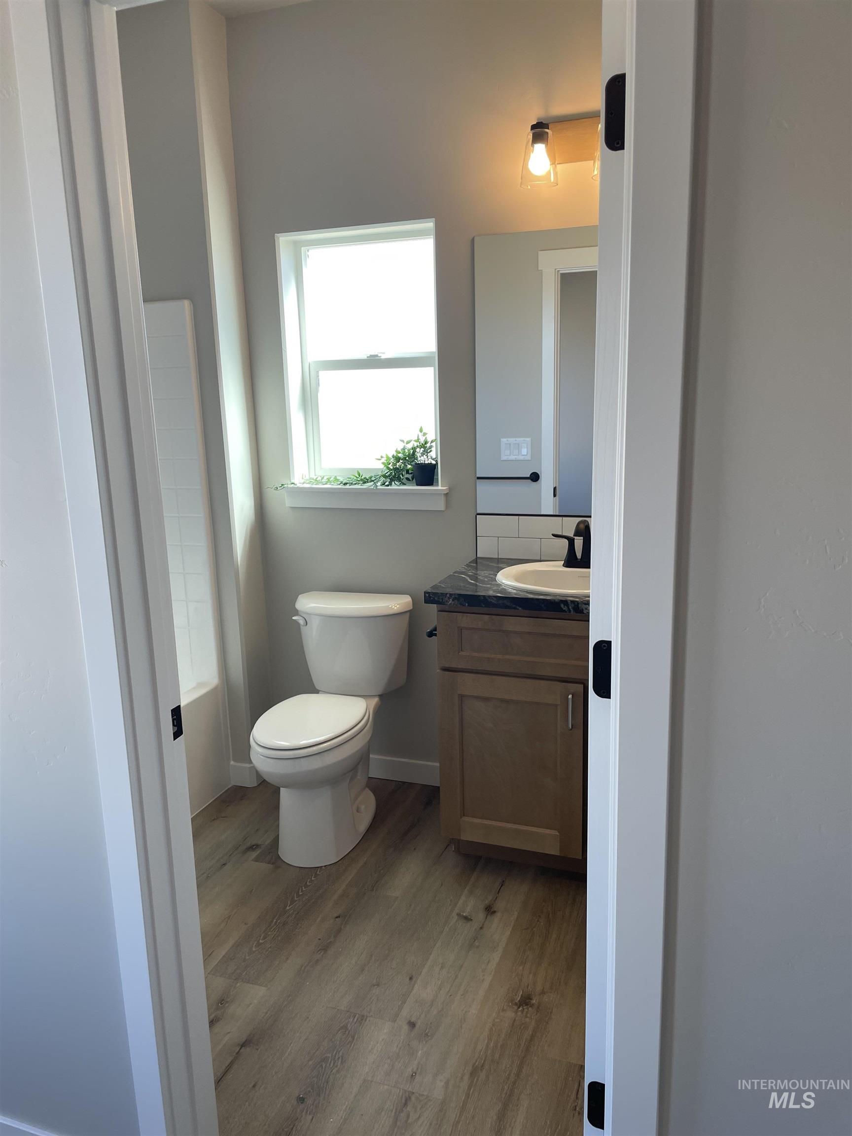 1122 Crestview Dr, Twin Falls, Idaho 83301, 3 Bedrooms, 3 Bathrooms, Residential For Sale, Price $439,900, 98975589