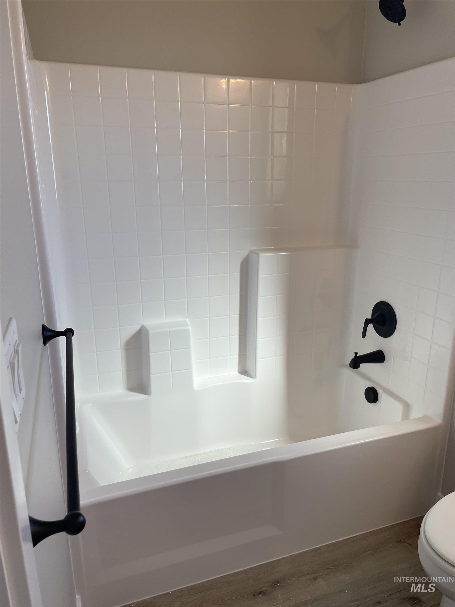 1122 Crestview Dr, Twin Falls, Idaho 83301, 3 Bedrooms, 3 Bathrooms, Residential For Sale, Price $439,900, 98975589