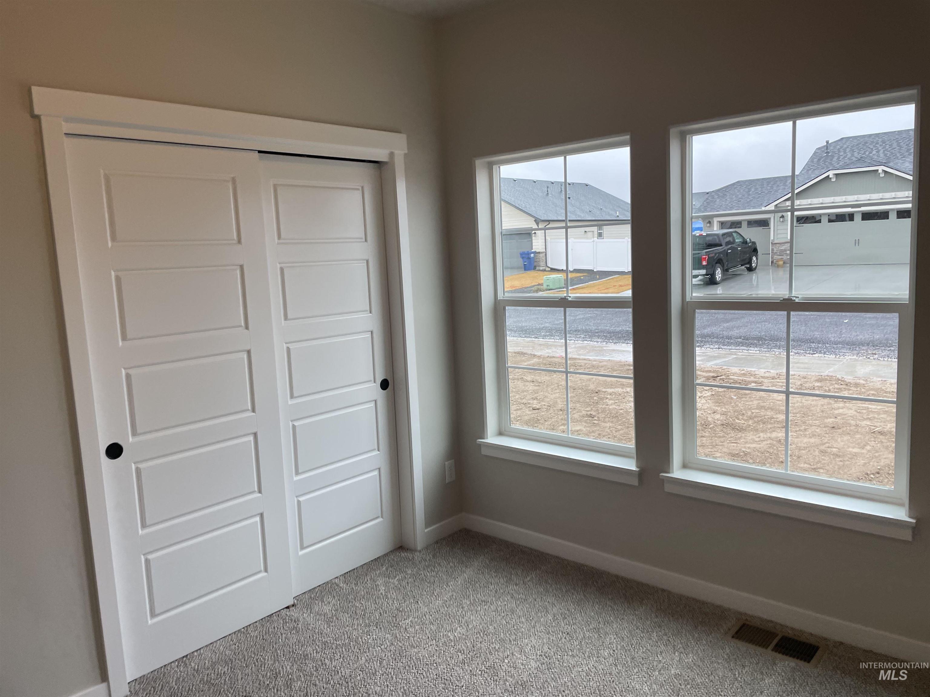 1122 Crestview Dr, Twin Falls, Idaho 83301, 3 Bedrooms, 3 Bathrooms, Residential For Sale, Price $438,900, 98975589