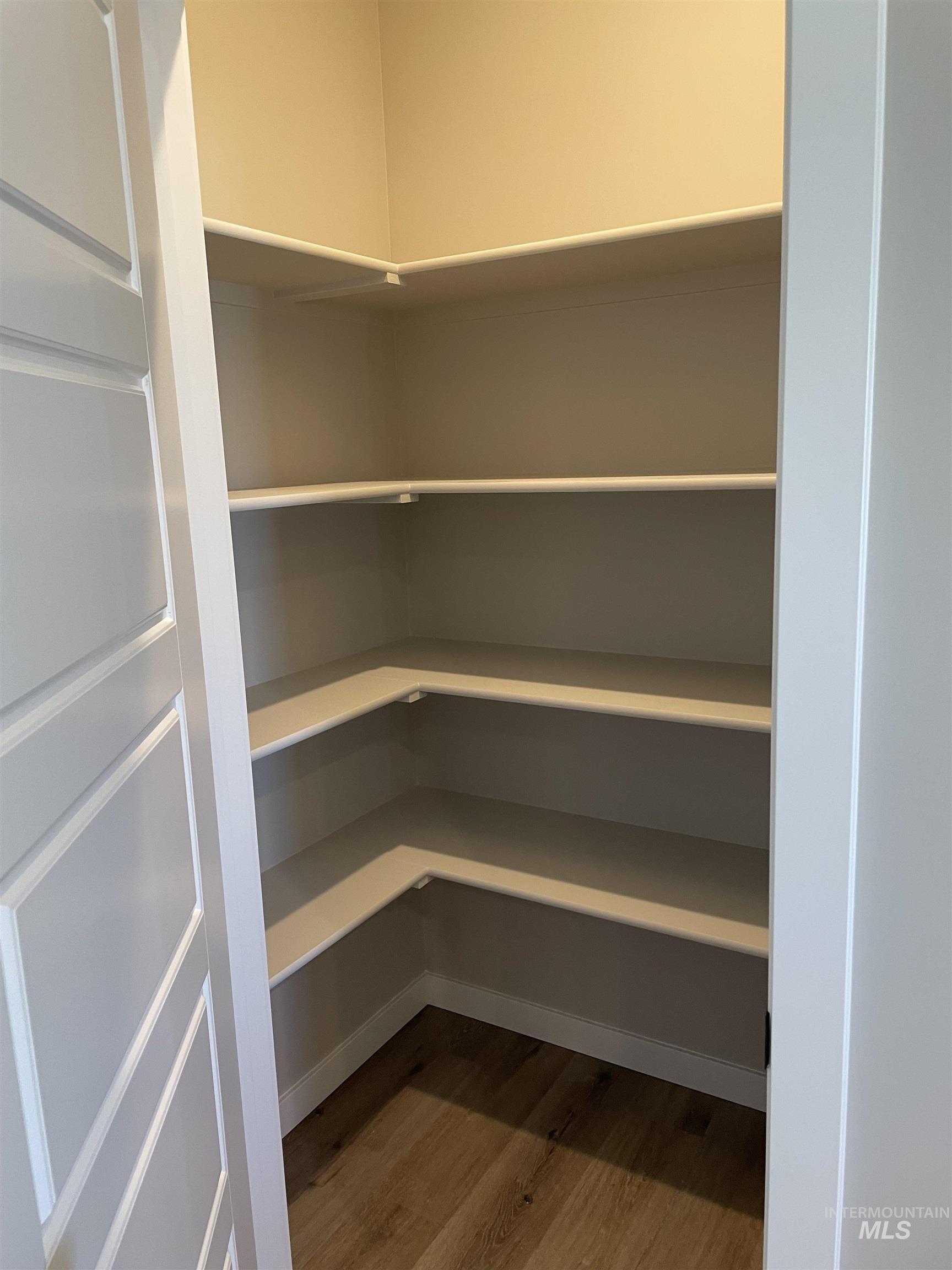 1122 Crestview Dr, Twin Falls, Idaho 83301, 3 Bedrooms, 3 Bathrooms, Residential For Sale, Price $439,900,MLS 98975589