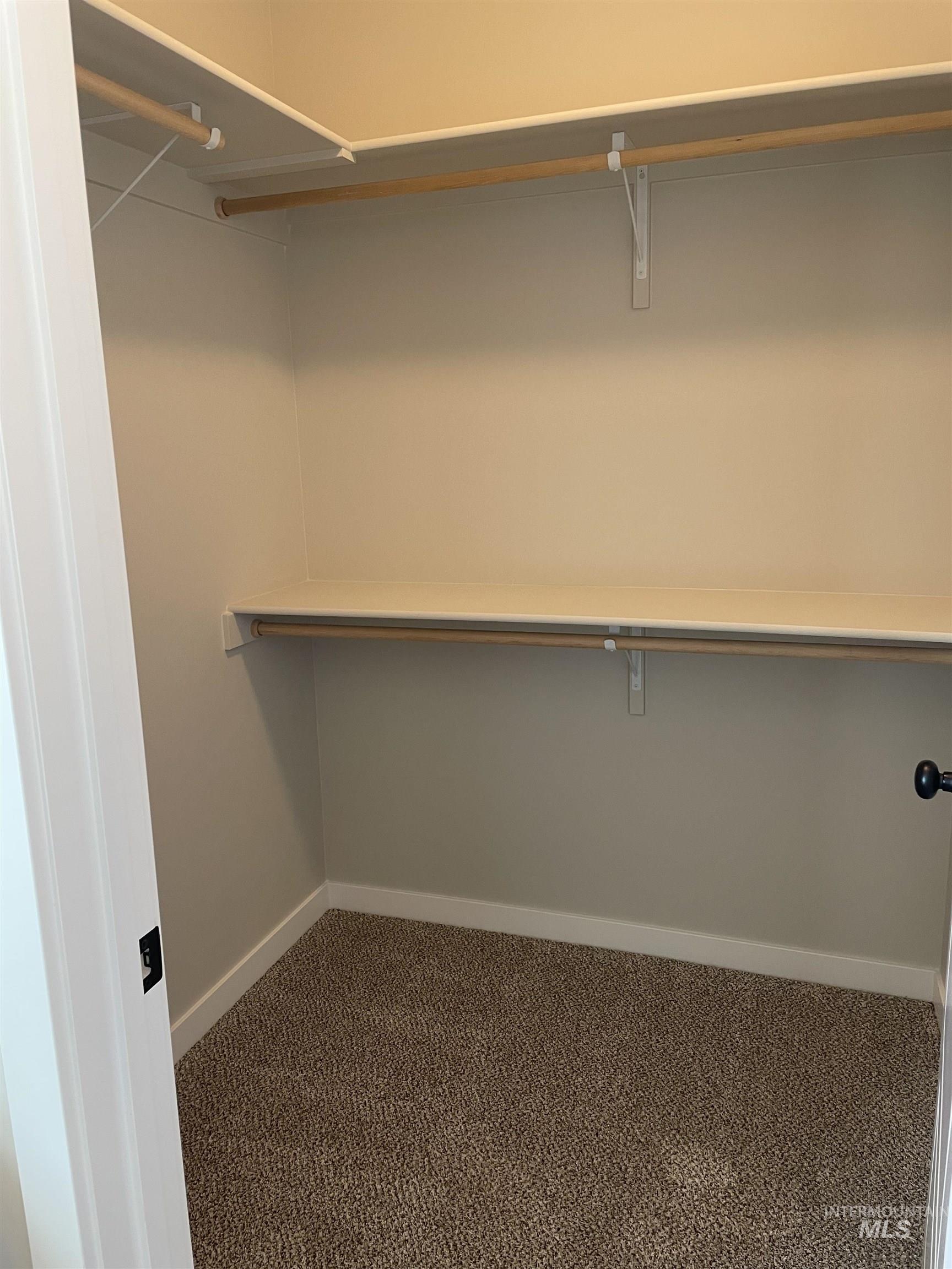 1122 Crestview Dr, Twin Falls, Idaho 83301, 3 Bedrooms, 3 Bathrooms, Residential For Sale, Price $439,900, 98975589