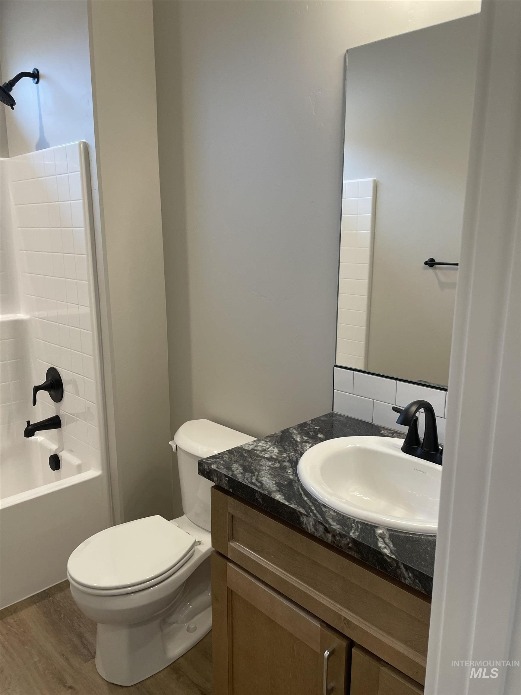 1122 Crestview Dr, Twin Falls, Idaho 83301, 3 Bedrooms, 3 Bathrooms, Residential For Sale, Price $438,900, 98975589