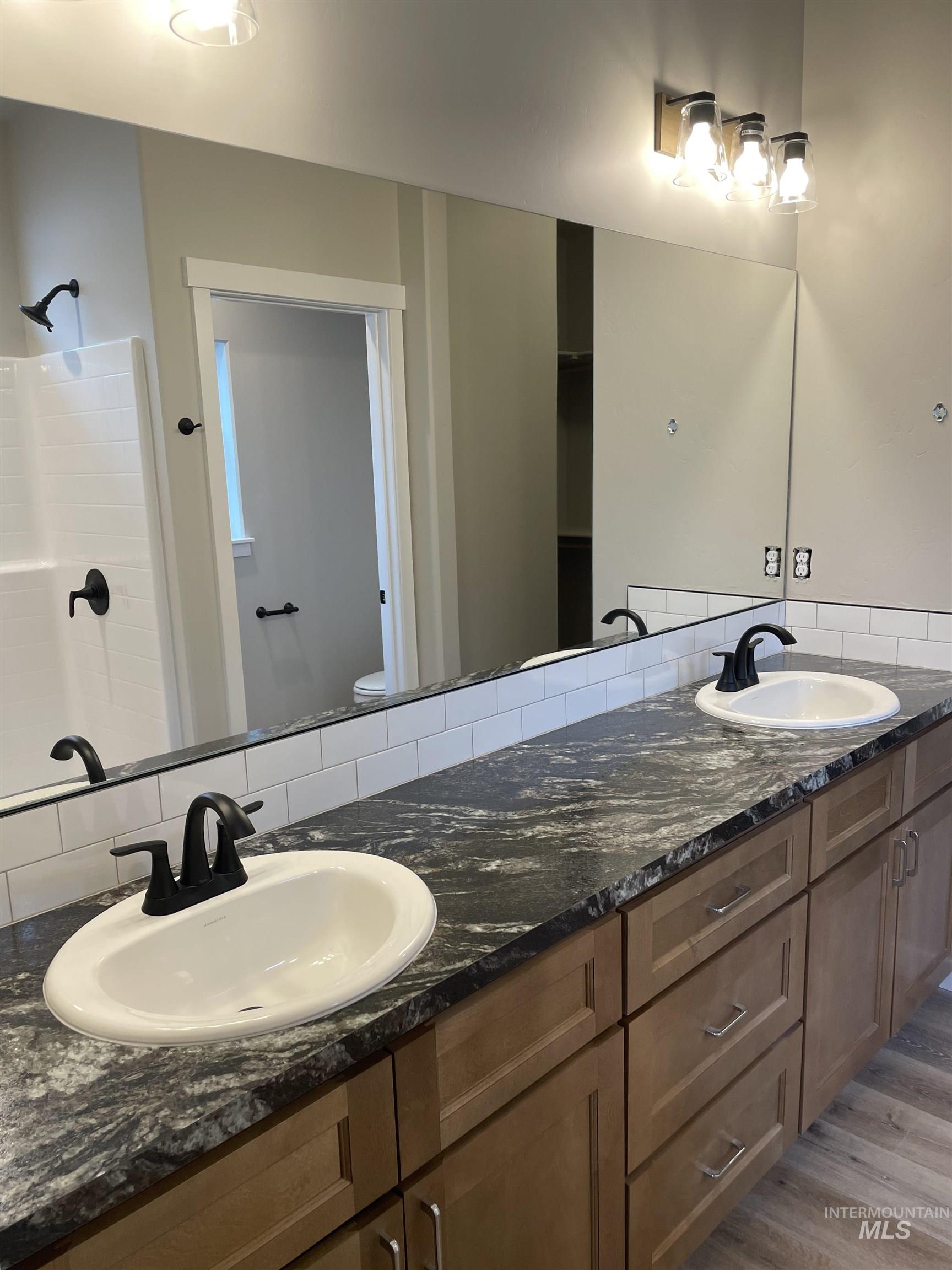 1122 Crestview Dr, Twin Falls, Idaho 83301, 3 Bedrooms, 3 Bathrooms, Residential For Sale, Price $438,900, 98975589