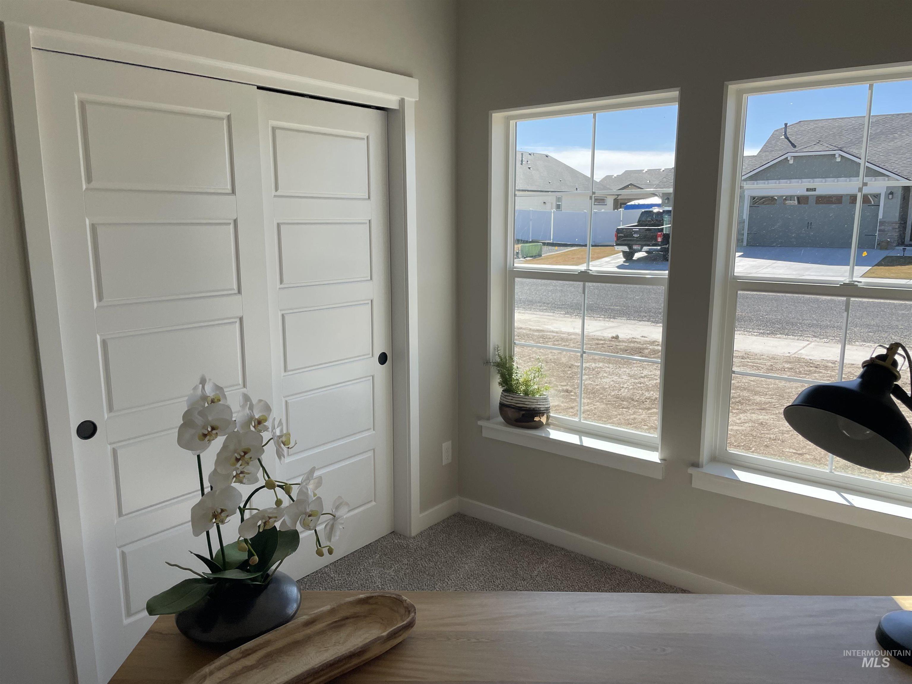 1122 Crestview Dr, Twin Falls, Idaho 83301, 3 Bedrooms, 3 Bathrooms, Residential For Sale, Price $439,900,MLS 98975589